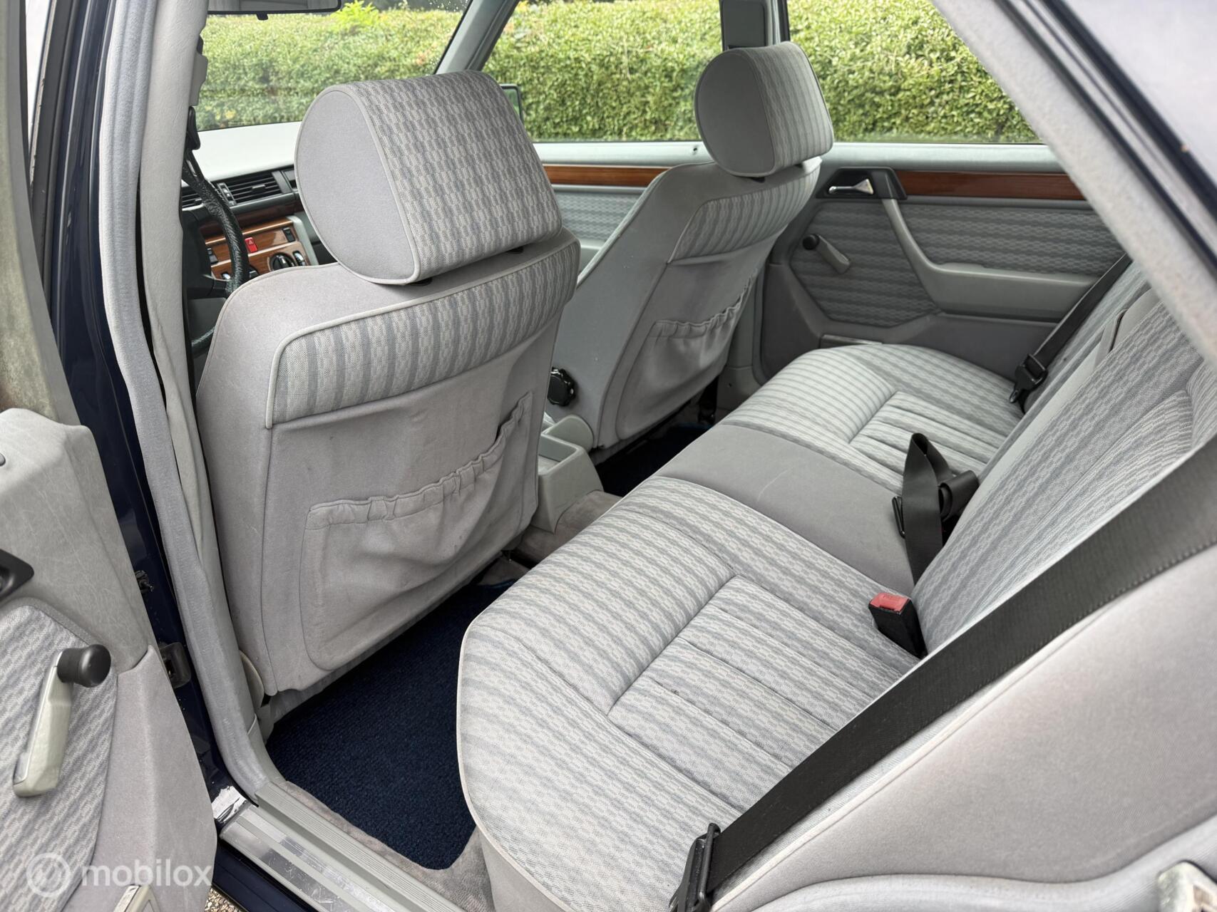 Foto van Mercedes-Benz 200 E U9