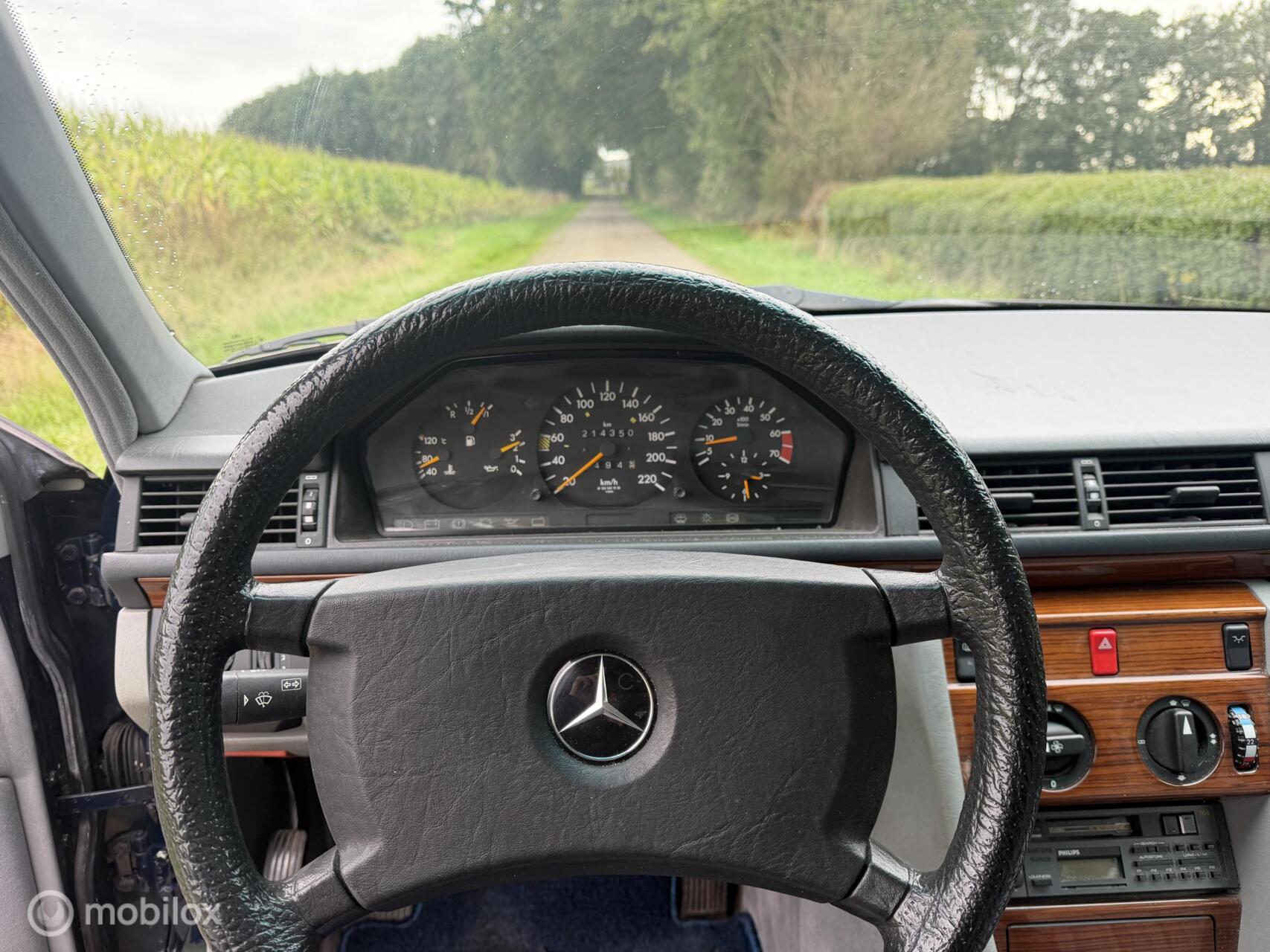 Foto van Mercedes-Benz 200 E U9