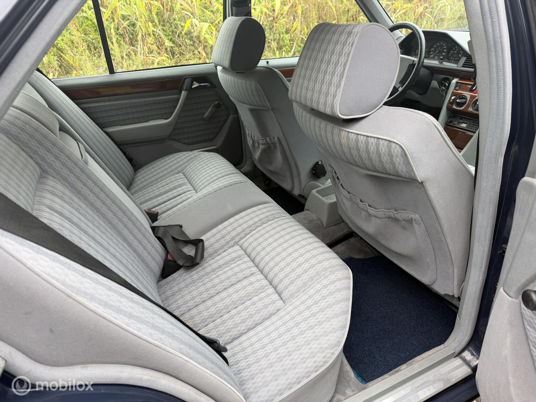 Foto van Mercedes-Benz 200 E U9