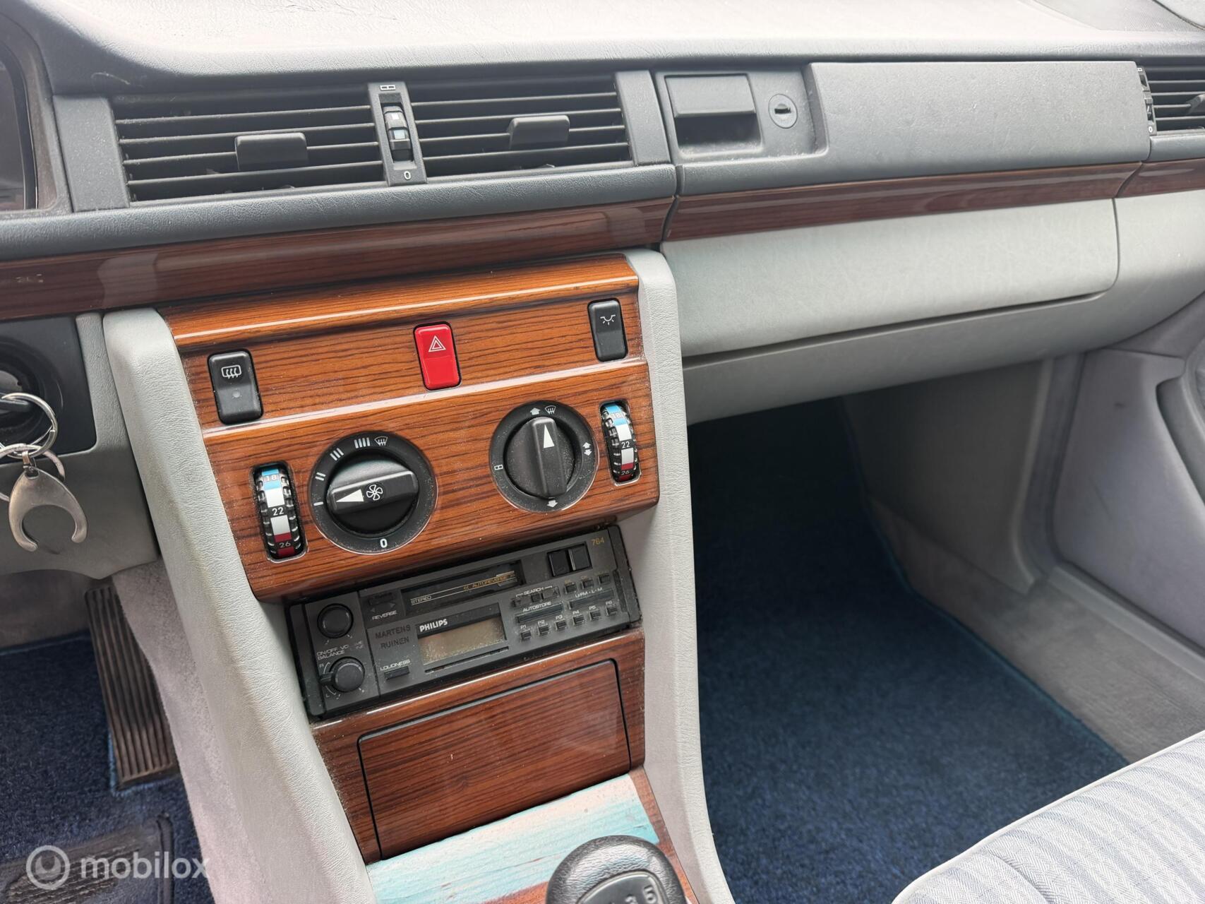 Foto van Mercedes-Benz 200 E U9