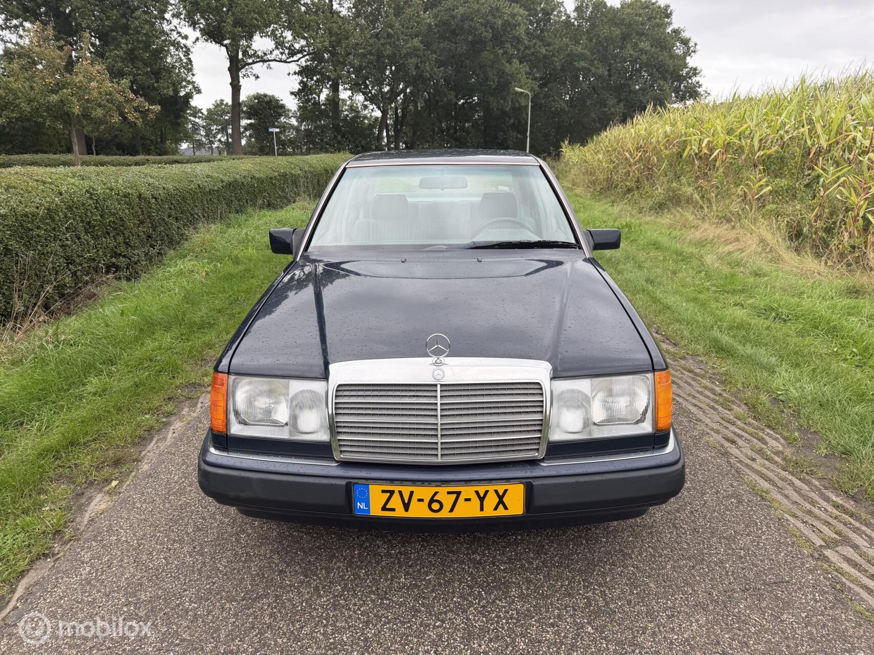 Foto van Mercedes-Benz 200 E U9