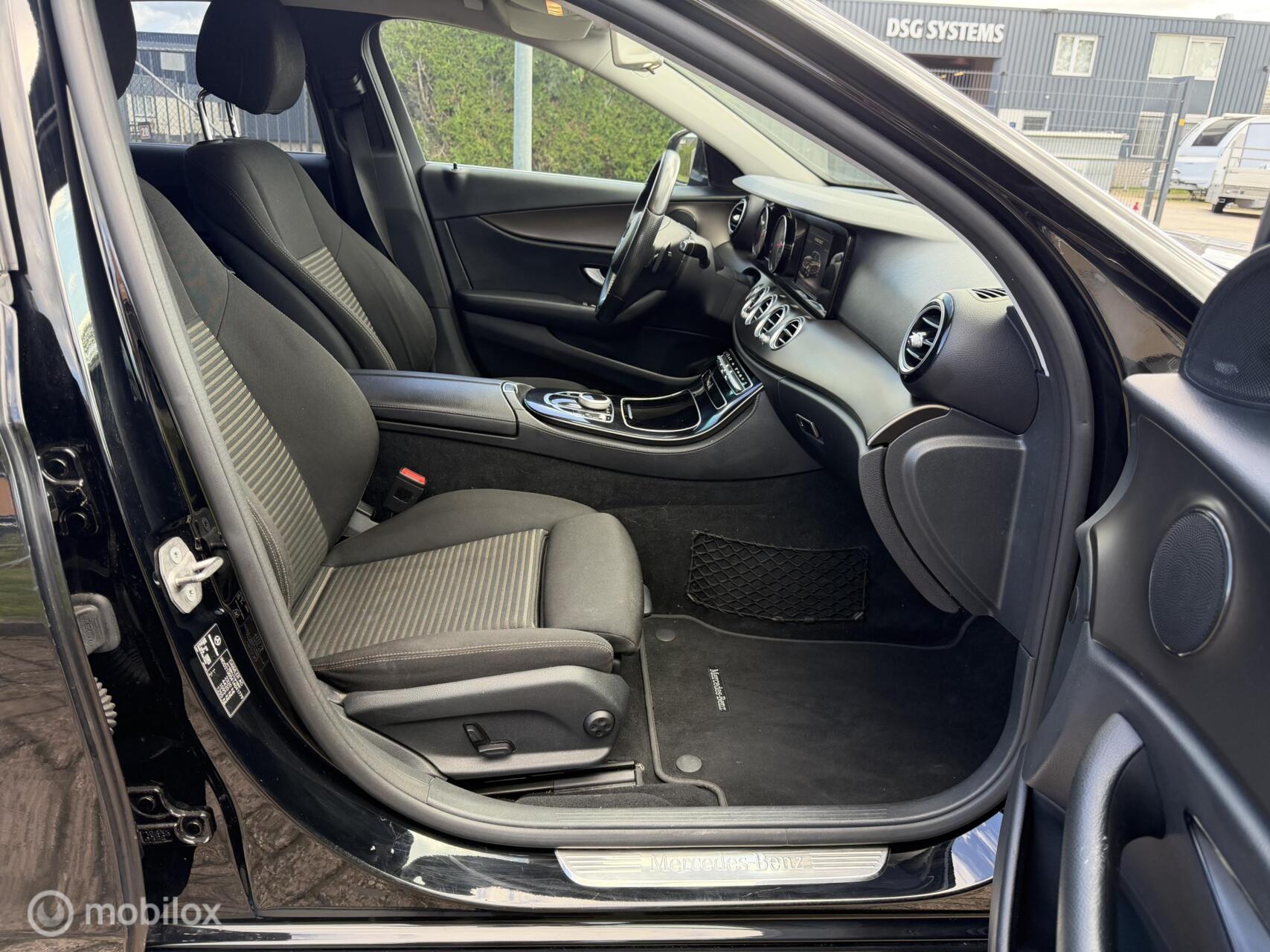 Foto van Mercedes-Benz E 220 D