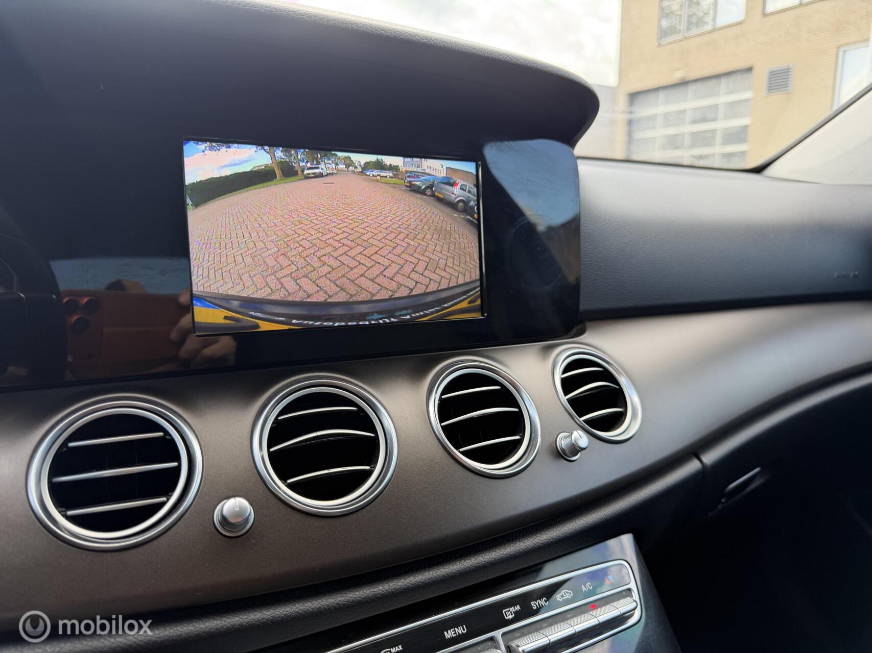 Foto van Mercedes-Benz E 220 D