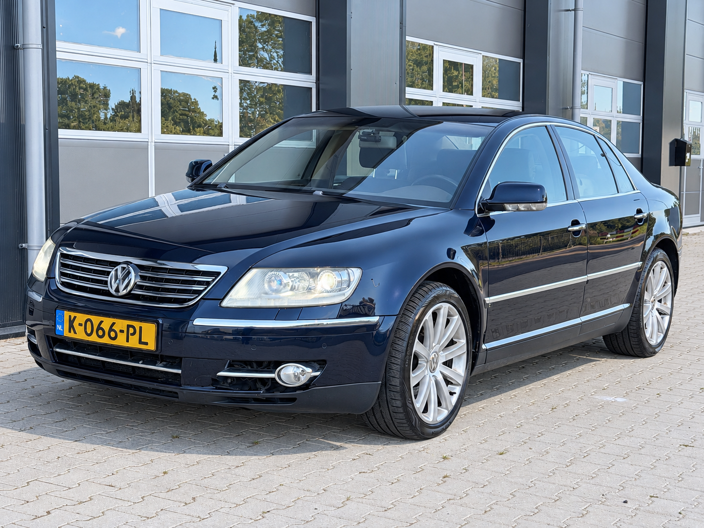 Volkswagen Phaeton 4.2 V8 5p. 2009 - voorkant