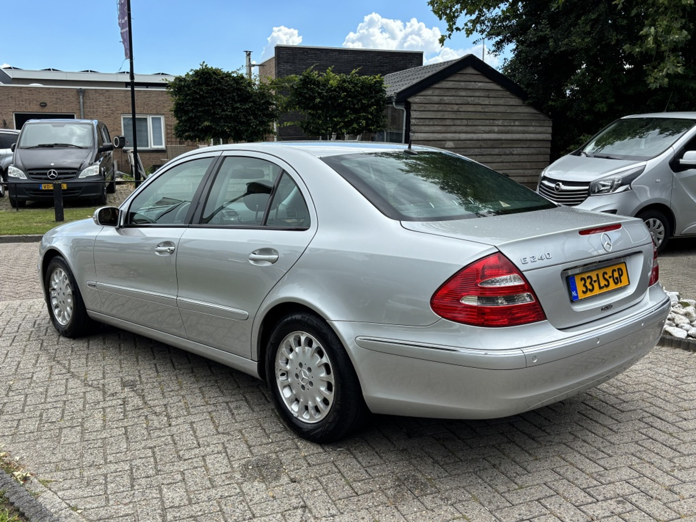 Foto van Mercedes-Benz E 240