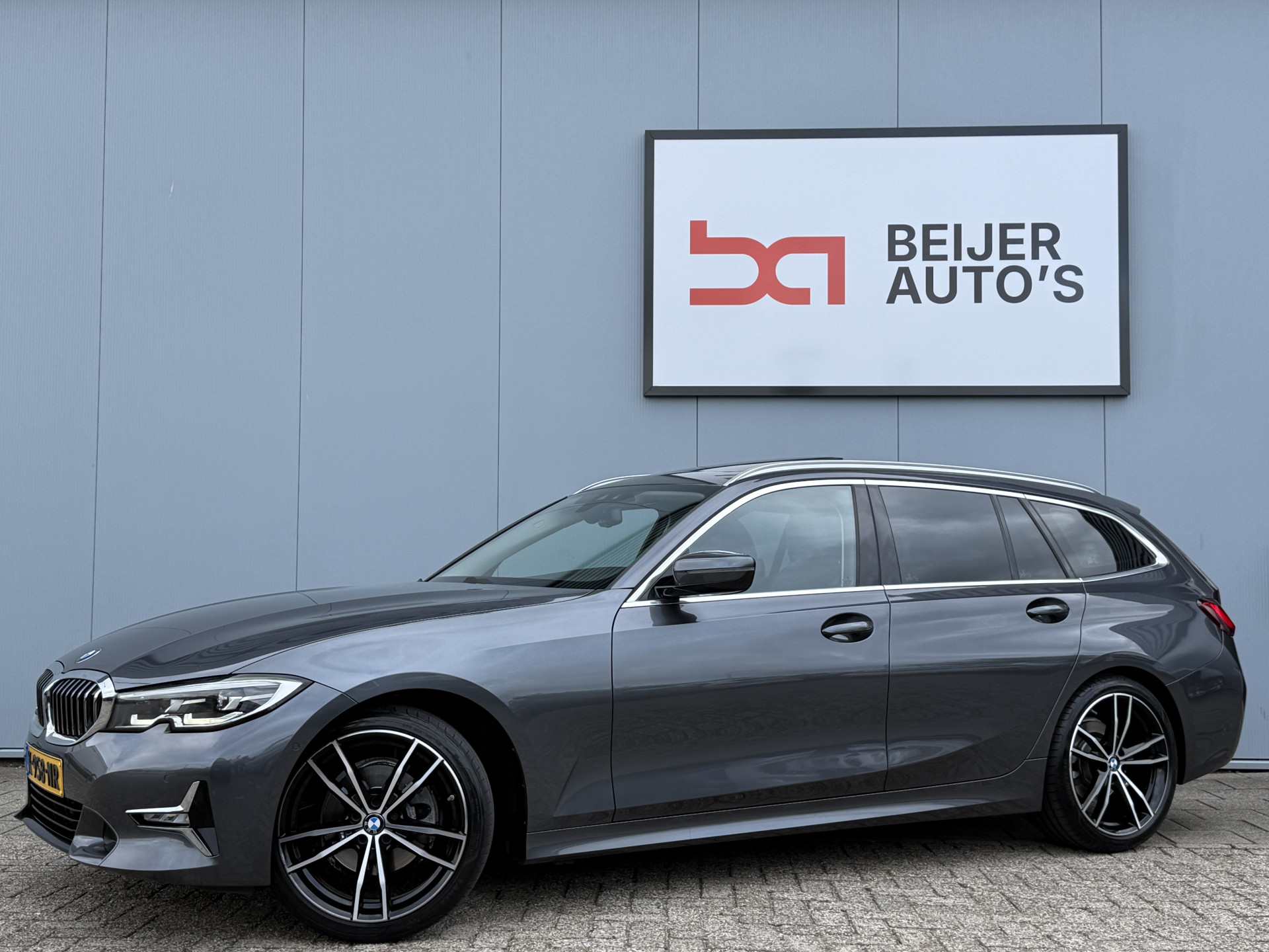 BMW 320i 320i High Executive Automaat 2020 - voorkant