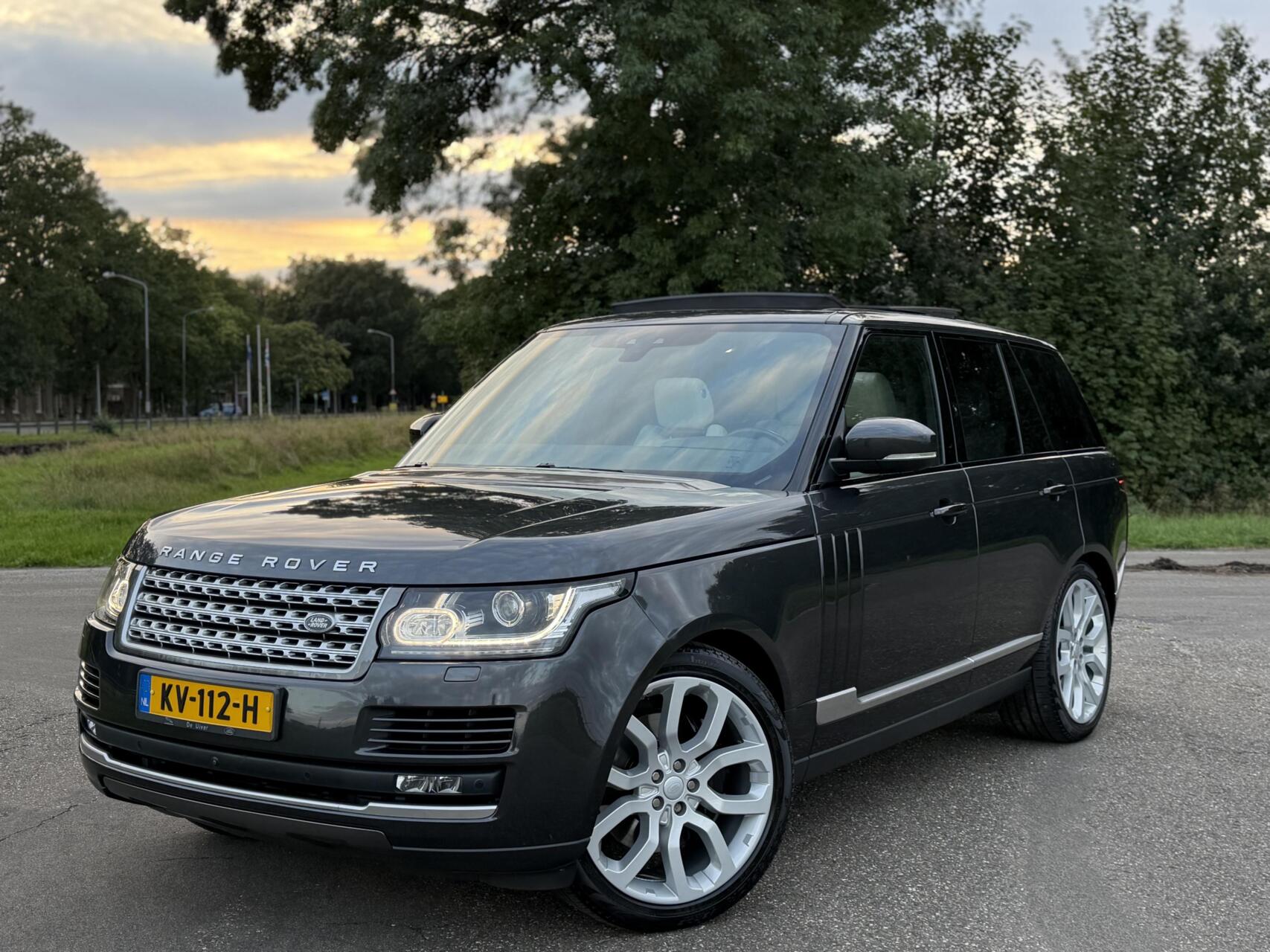 Land Rover Range Rover 3.0 TDV6 Vogue Nap/Trekhaak/Pano/Acc 2017 - voorkant