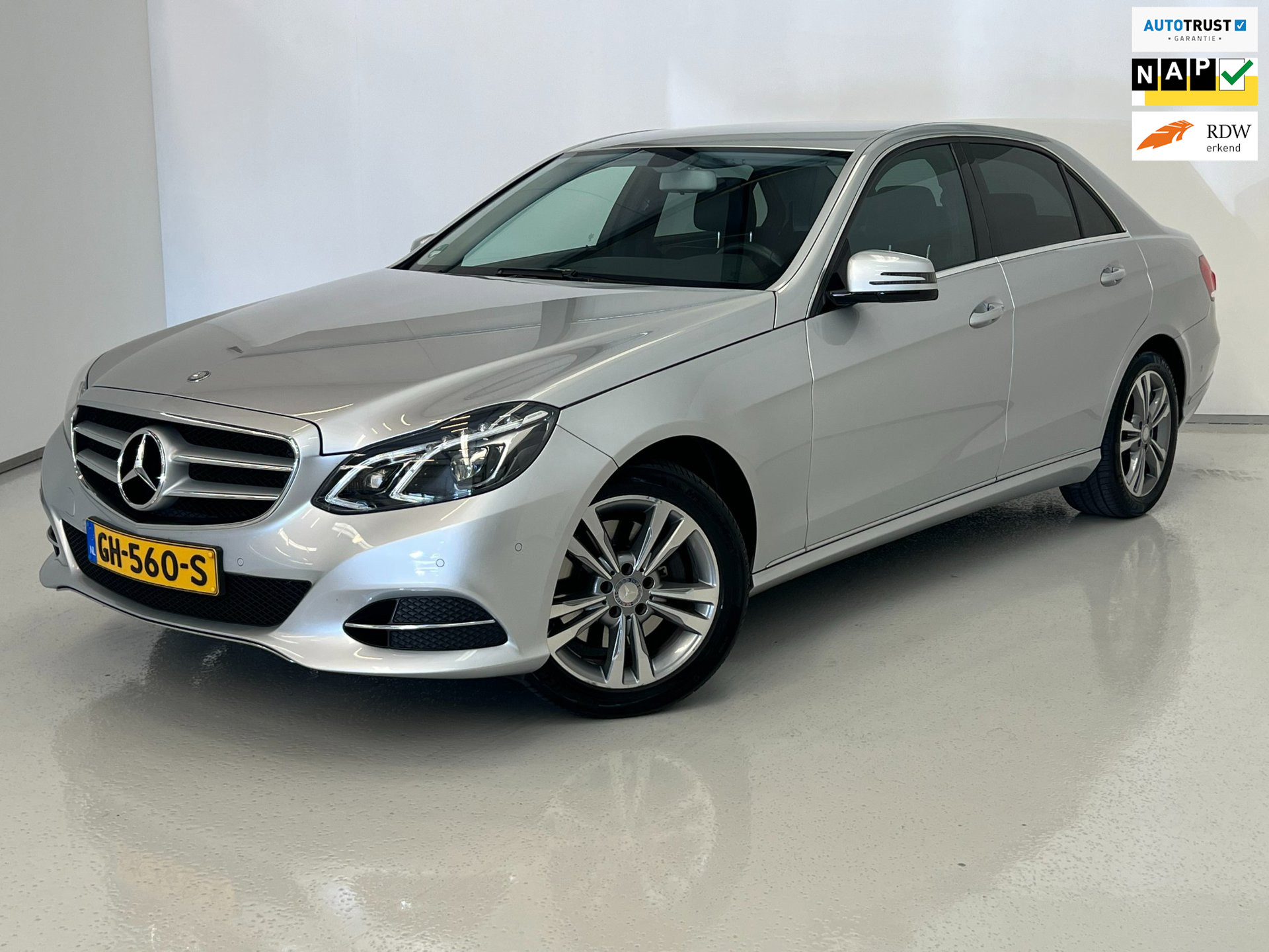 Mercedes-Benz E 300 Bluetec Hybrid 300d Hybrid Avantgarde / NL-auto / Stoelverwarming 2015 - voorkant