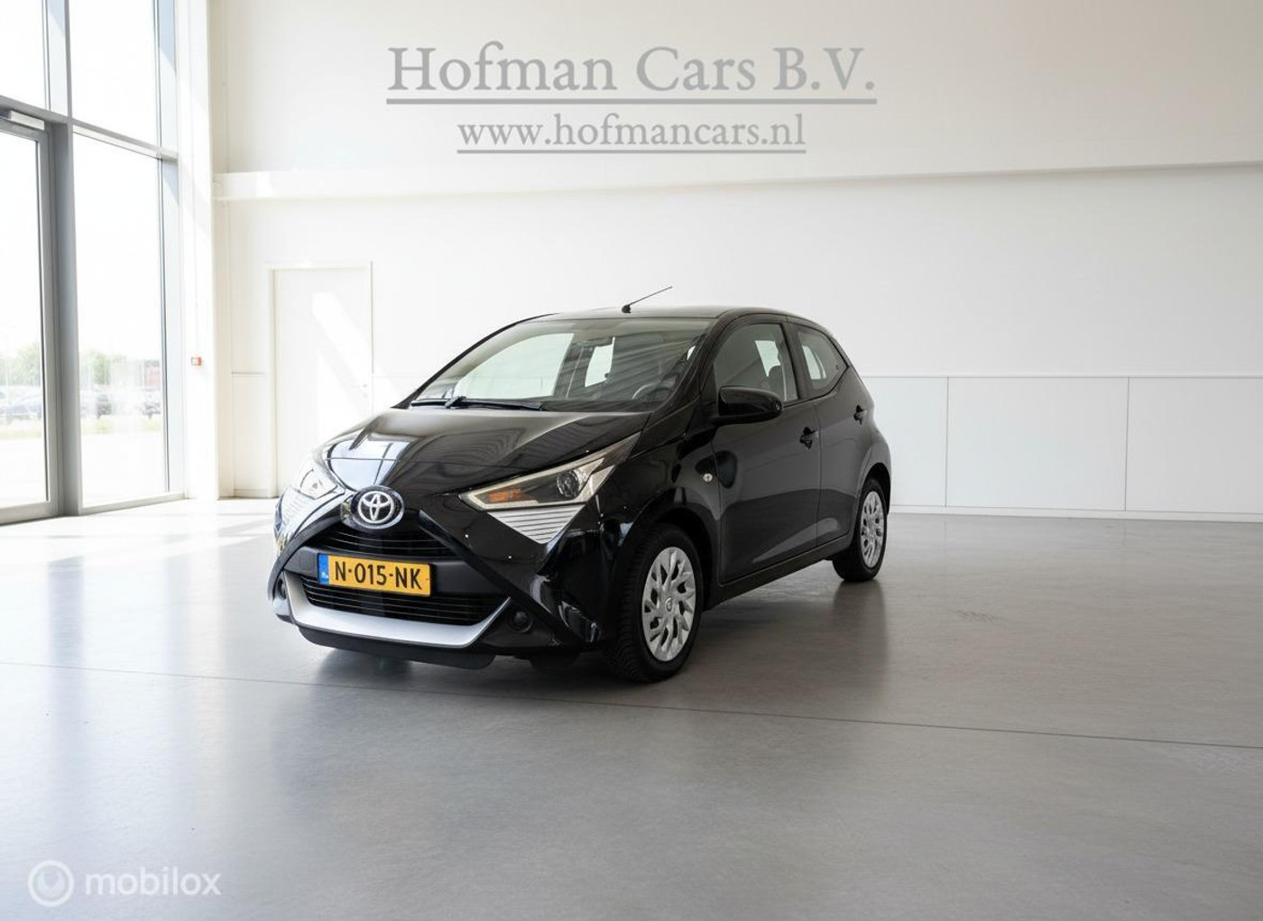 Toyota Toyota Aygo 1.0 VVT-i x-joy | Camera | 12/2021 | Zwart | 122.671 km 2021 - voorkant
