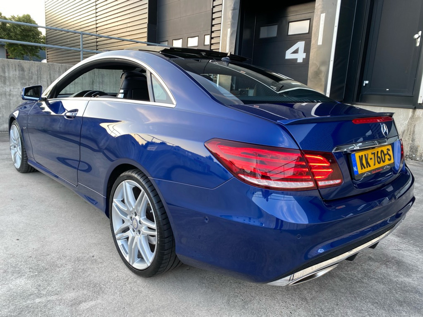 Foto van Mercedes-Benz E 200