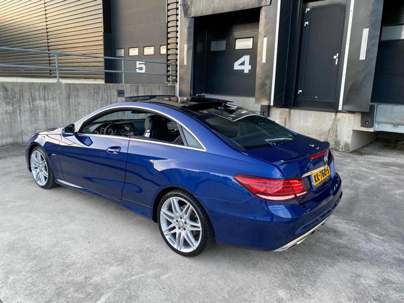 Foto van Mercedes-Benz E 200