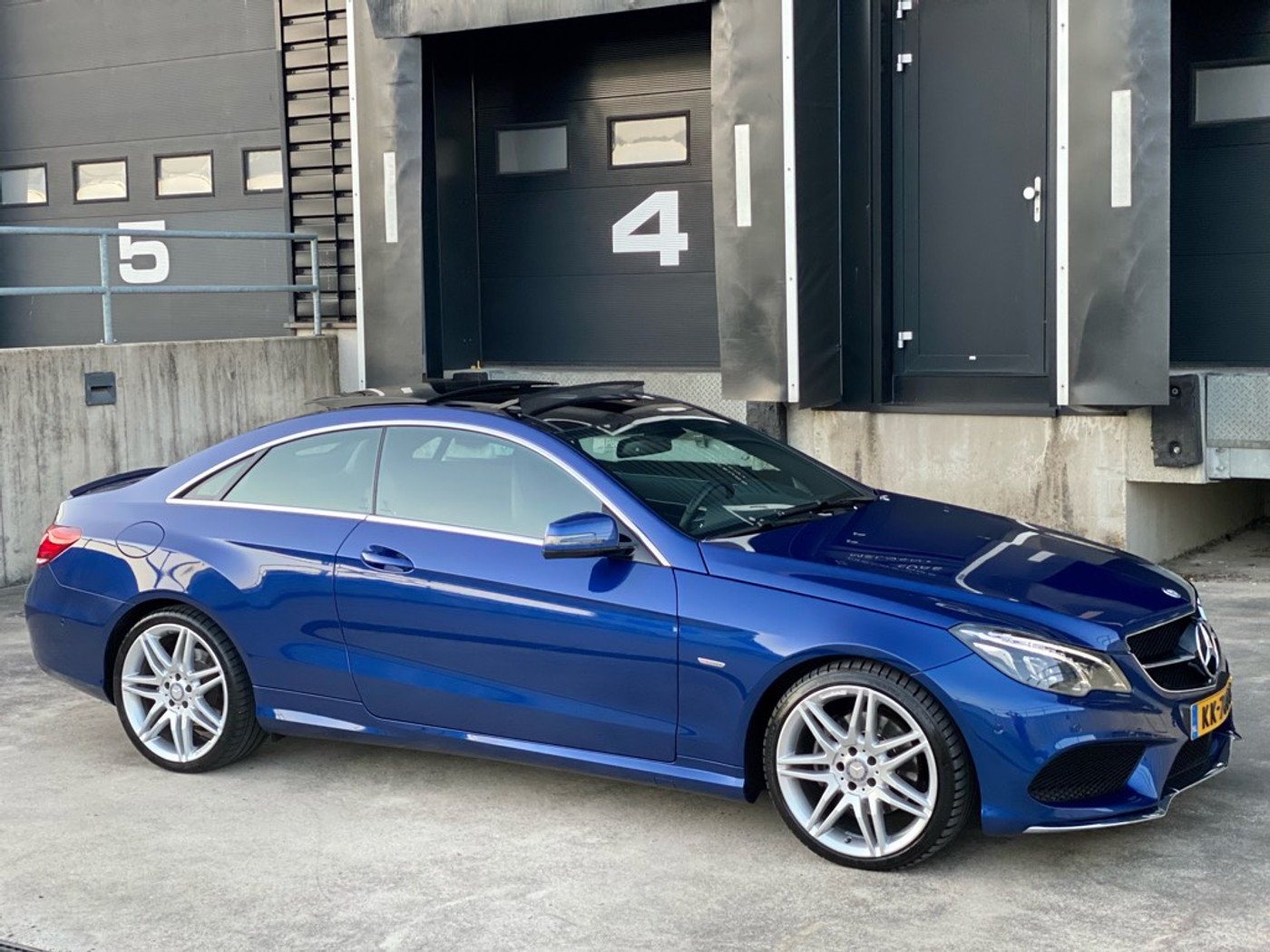 Foto van Mercedes-Benz E 200
