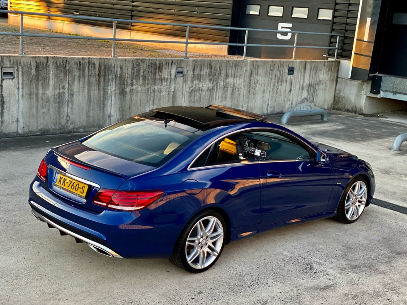 Foto van Mercedes-Benz E 200