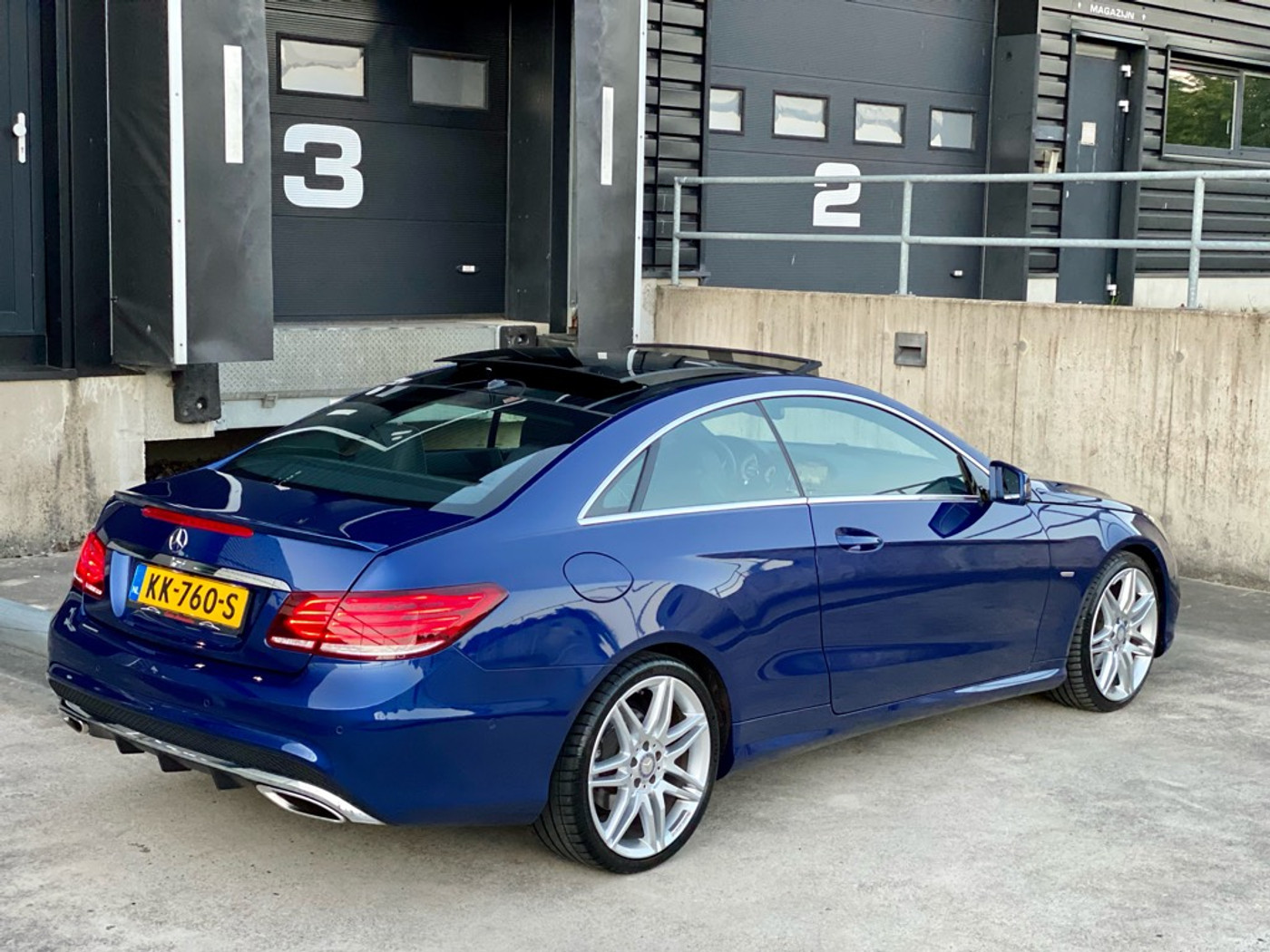 Foto van Mercedes-Benz E 200