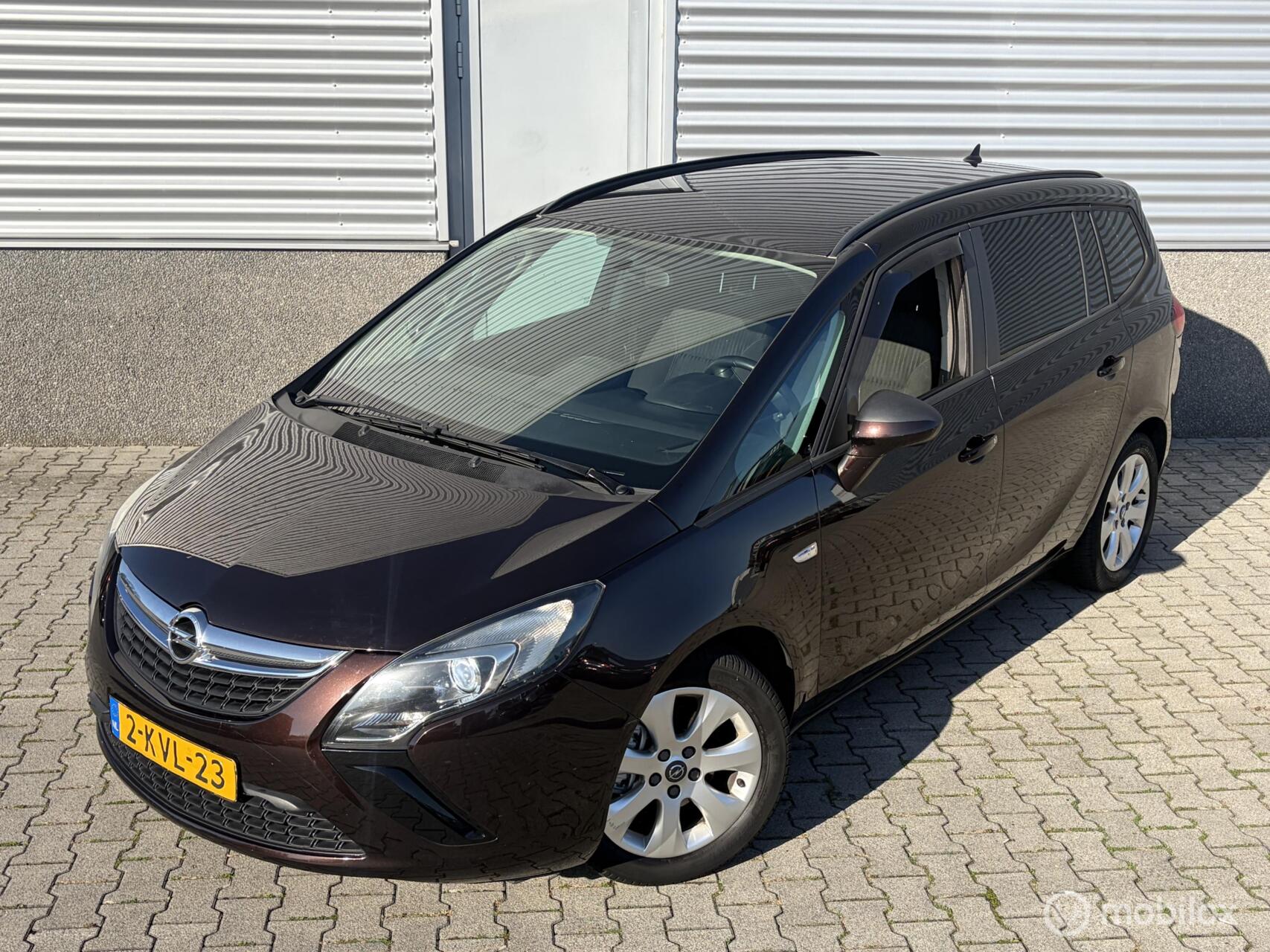 Opel Zafira Tourer 1.4 Business+ 2013 - voorkant