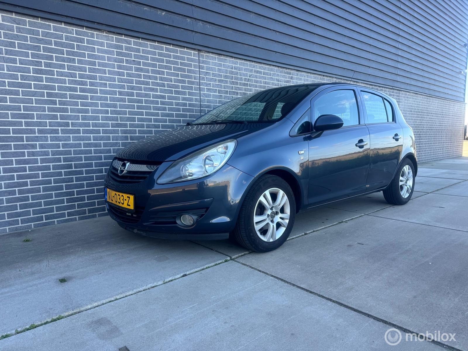 Opel Corsa 1.2-16V Nieuwe APK Airco 5 Deurs Onderhoudsboekjes 2010 - voorkant