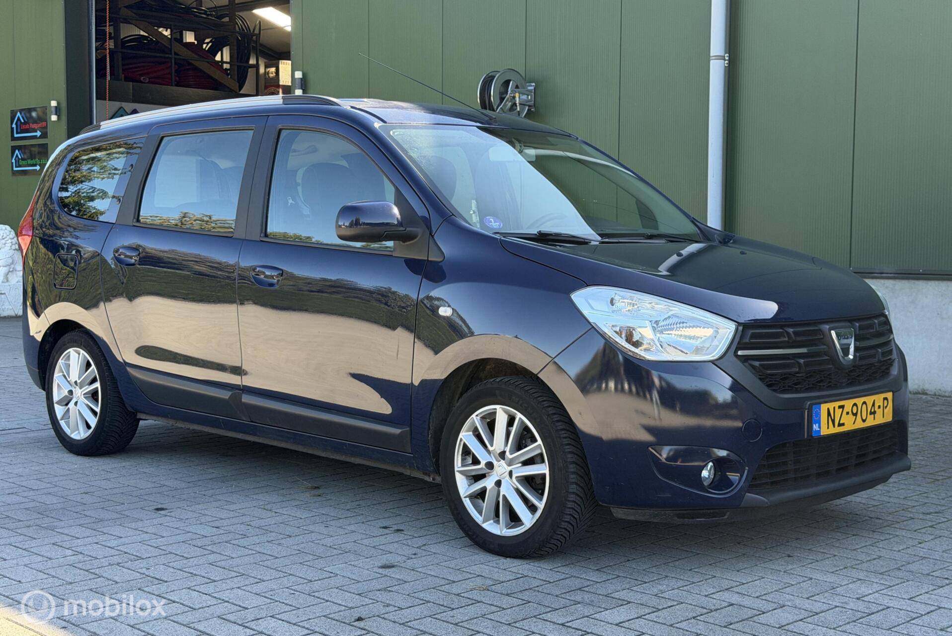 Dacia Lodgy 1.2 TCe Lauréate 7p. Cruise Airco Trekhaak 2017 - voorkant