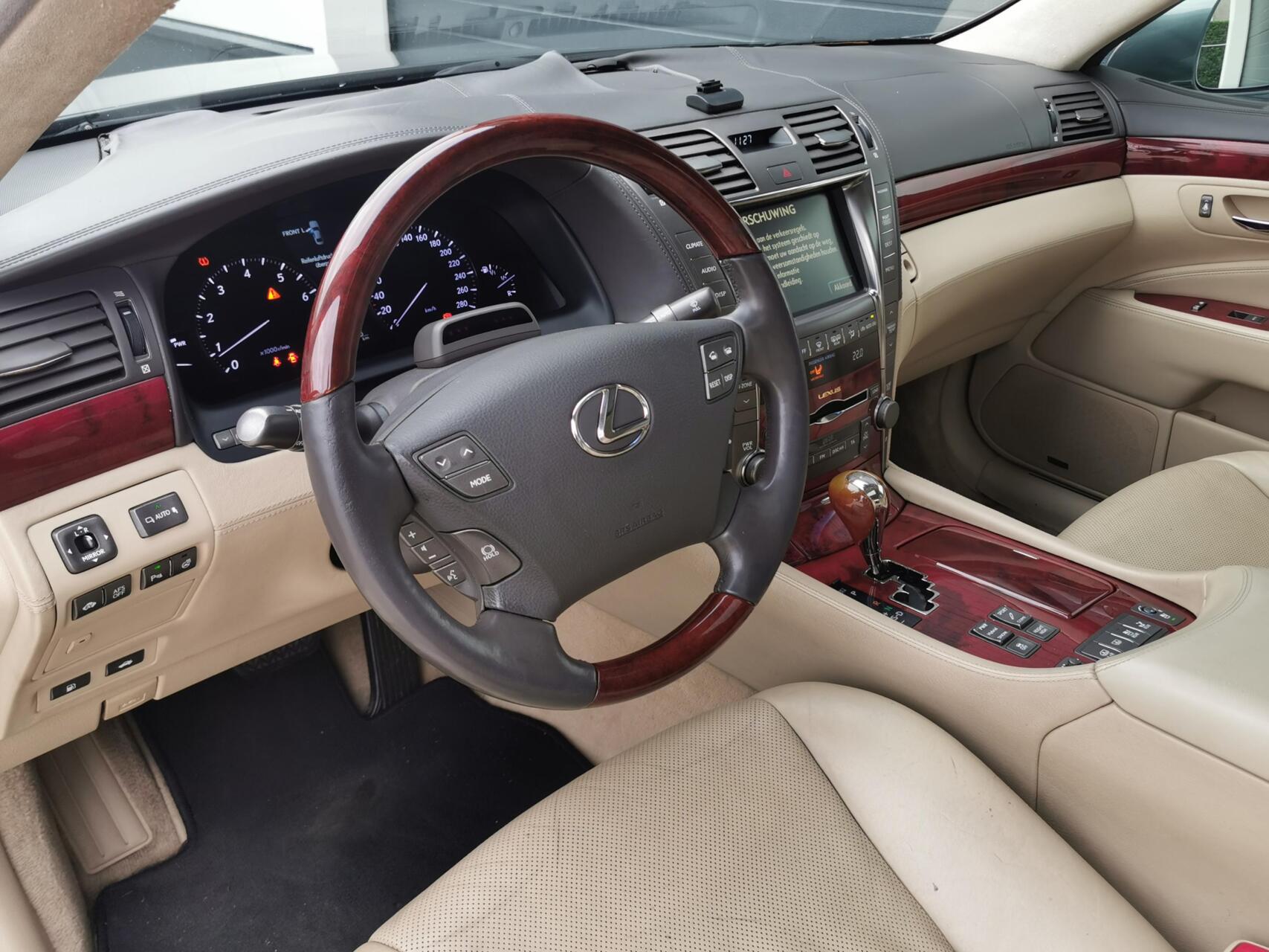 Foto van Lexus Lexus Ls600h