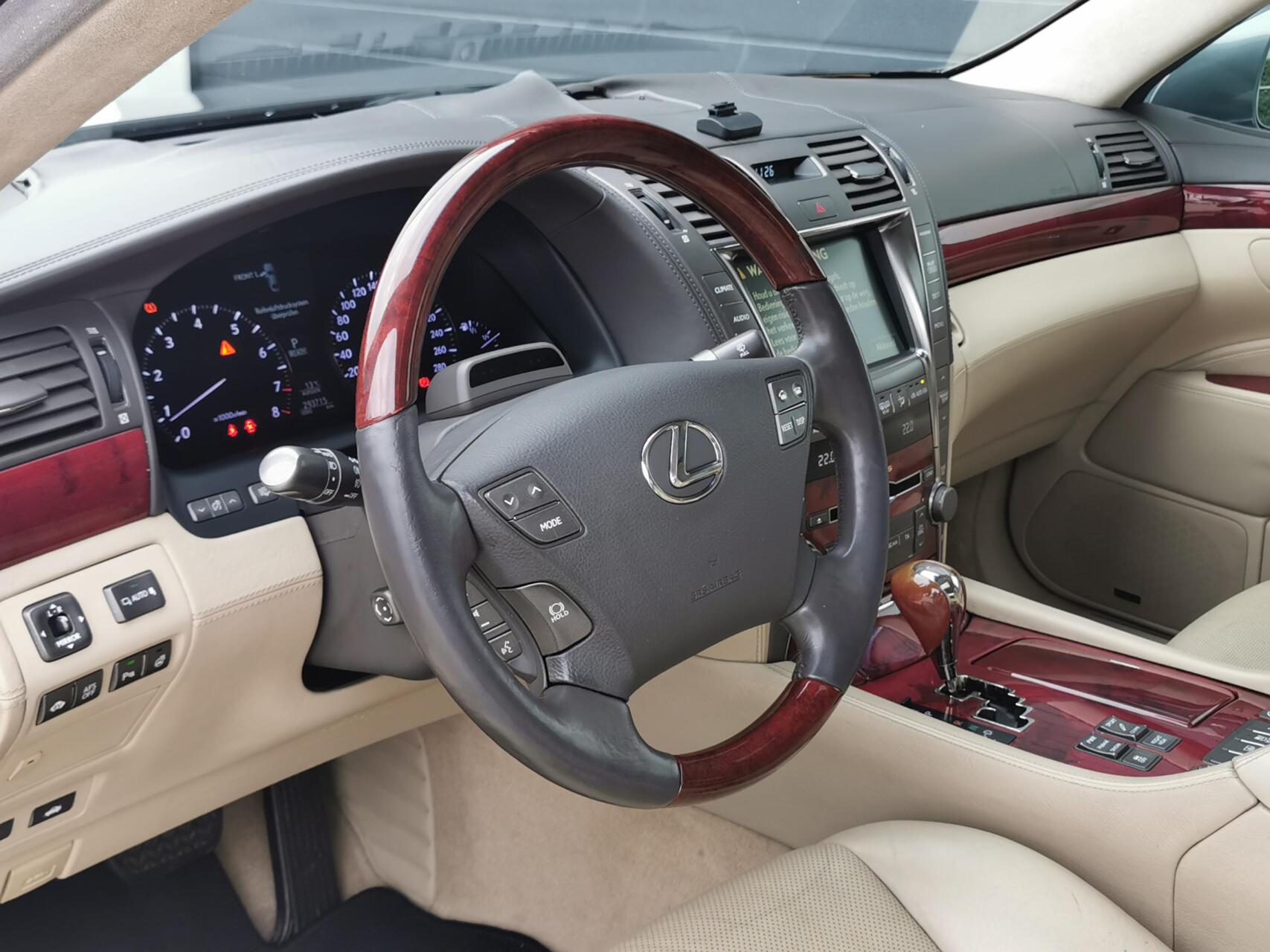Foto van Lexus Lexus Ls600h