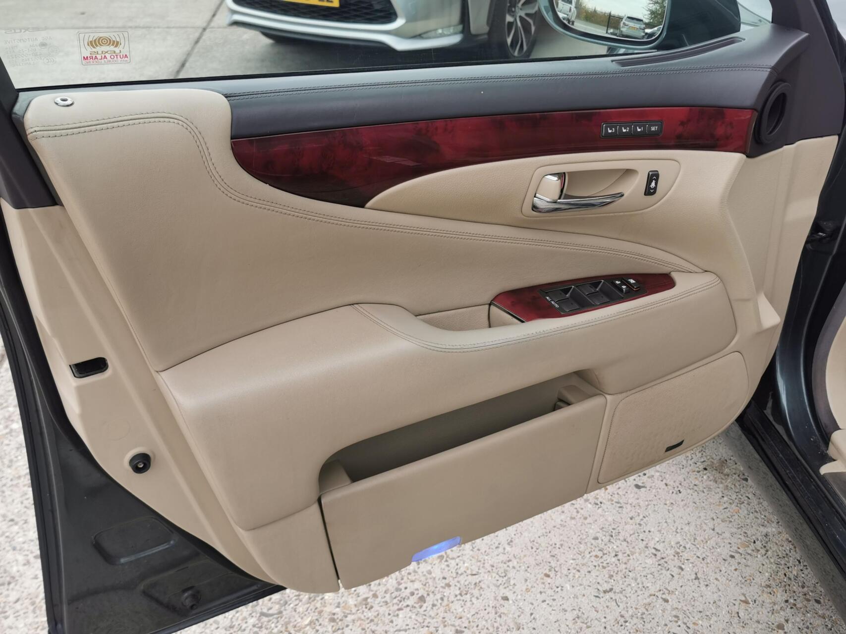 Foto van Lexus Lexus Ls600h