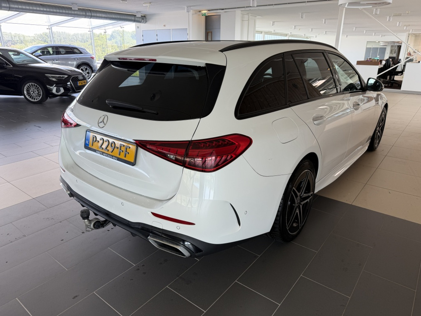 Foto van Mercedes-Benz C 300 E