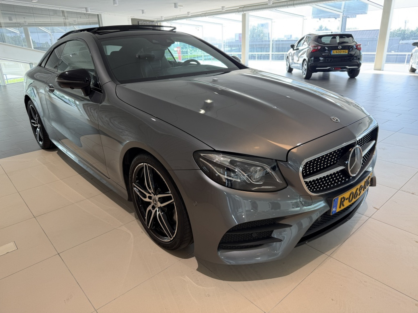 Foto van Mercedes-Benz E 300
