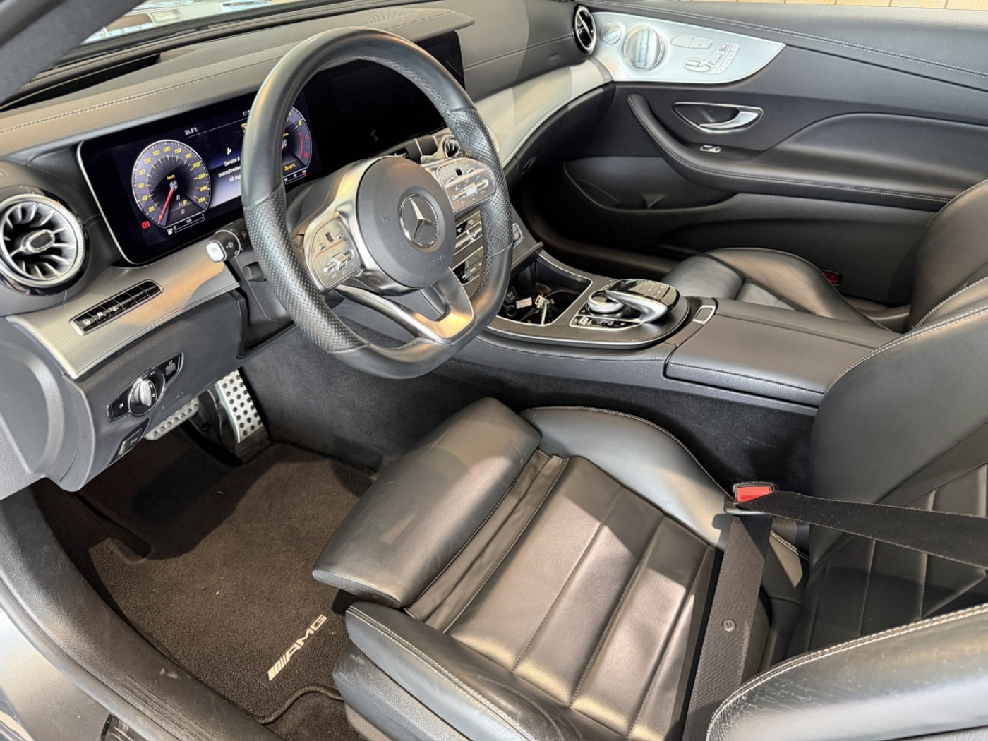 Foto van Mercedes-Benz E 300