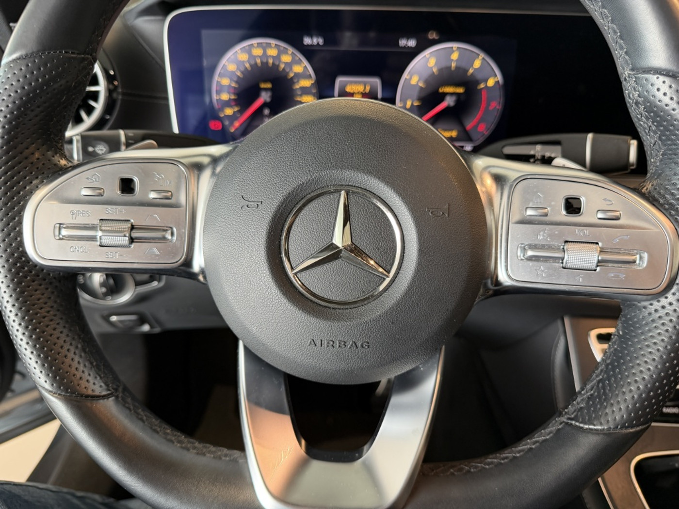 Foto van Mercedes-Benz E 300