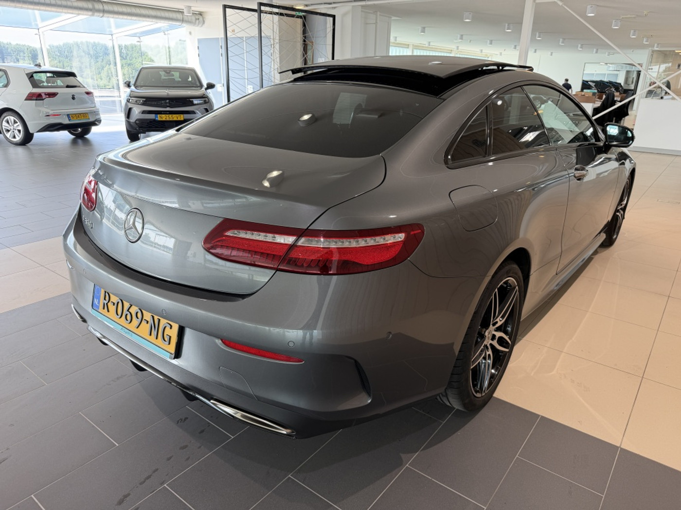 Foto van Mercedes-Benz E 300