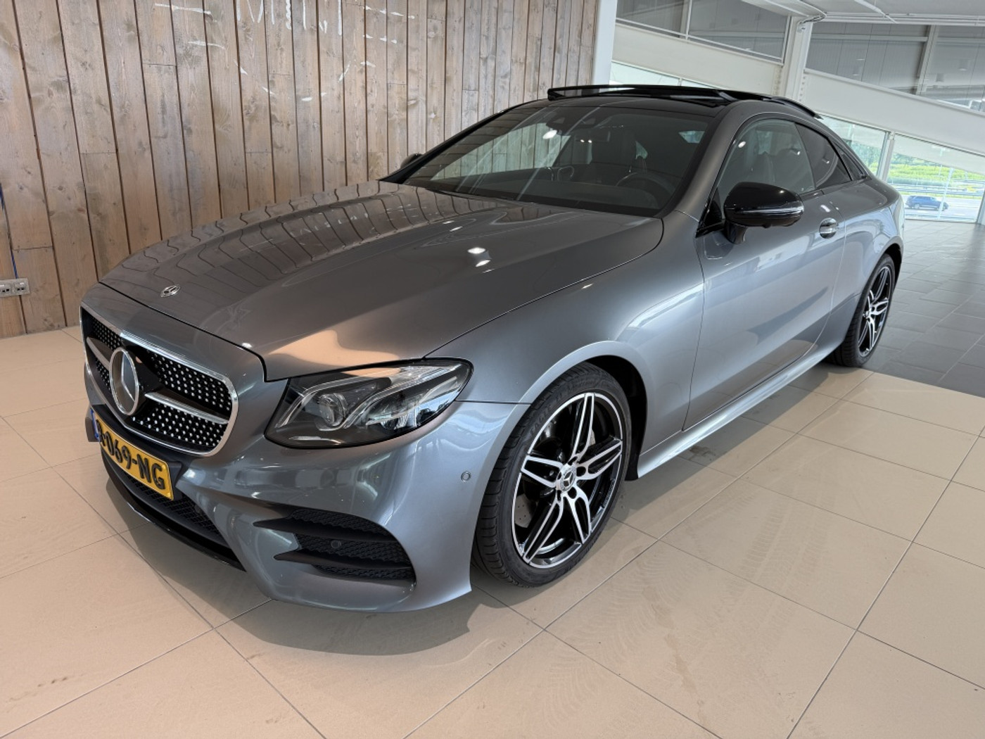 Mercedes-Benz E 300 300 Premium Plus 2019 - voorkant