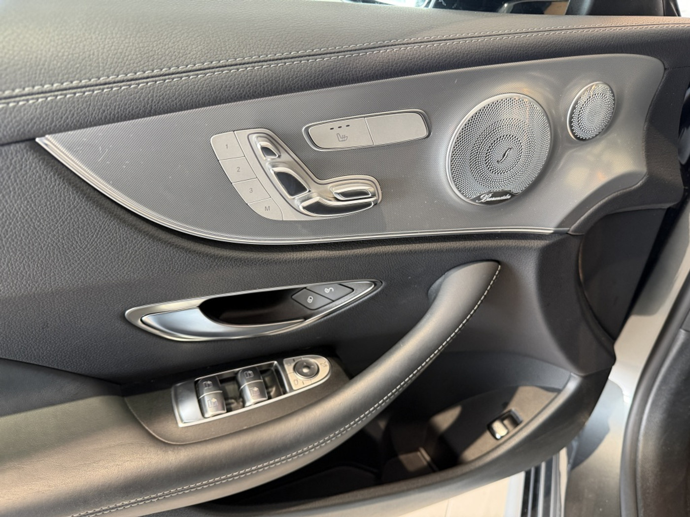 Foto van Mercedes-Benz E 300