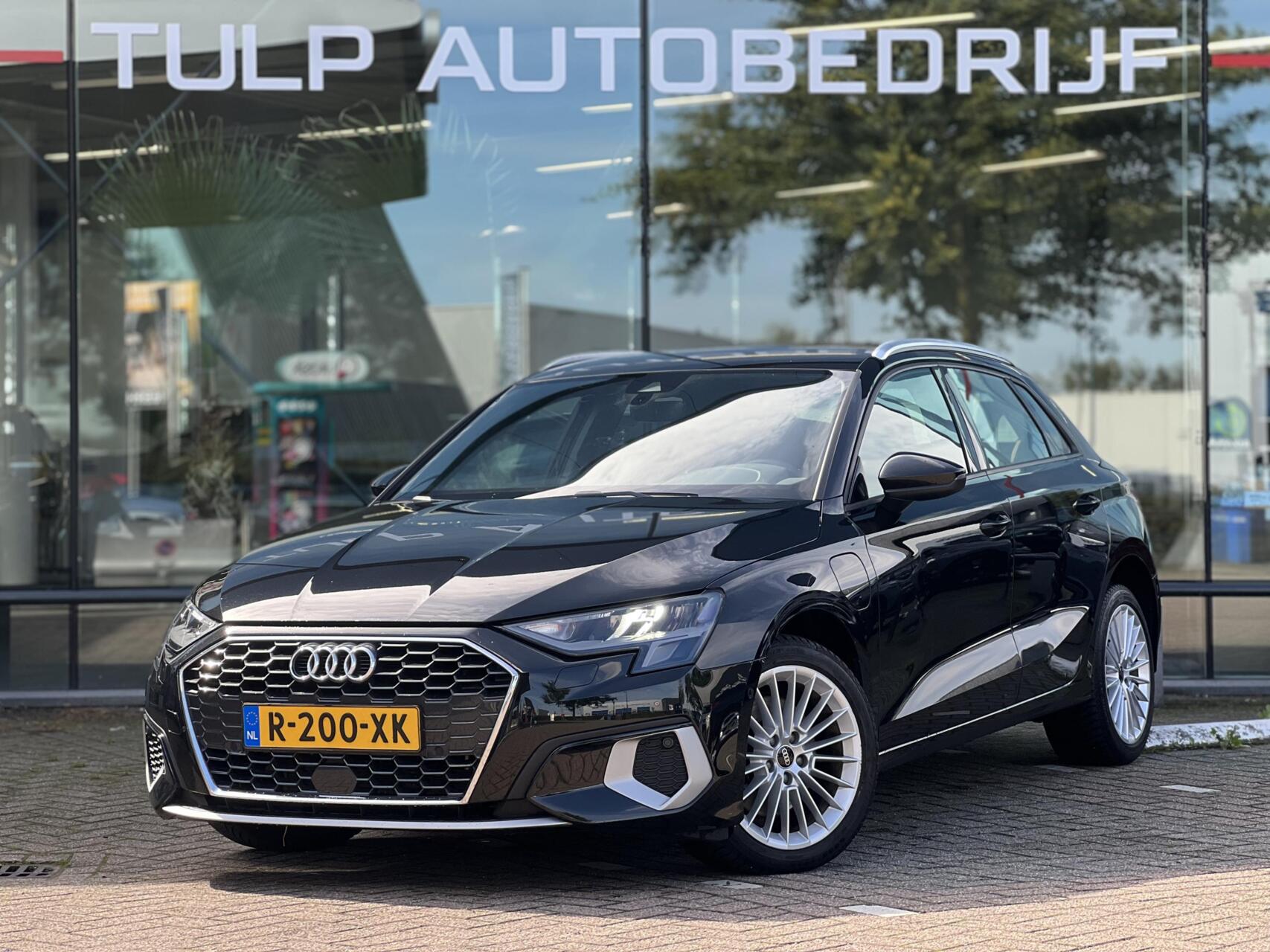 Audi A3 Sportback 40 TFSI e Advanced Edition All Season banden 2021 - voorkant
