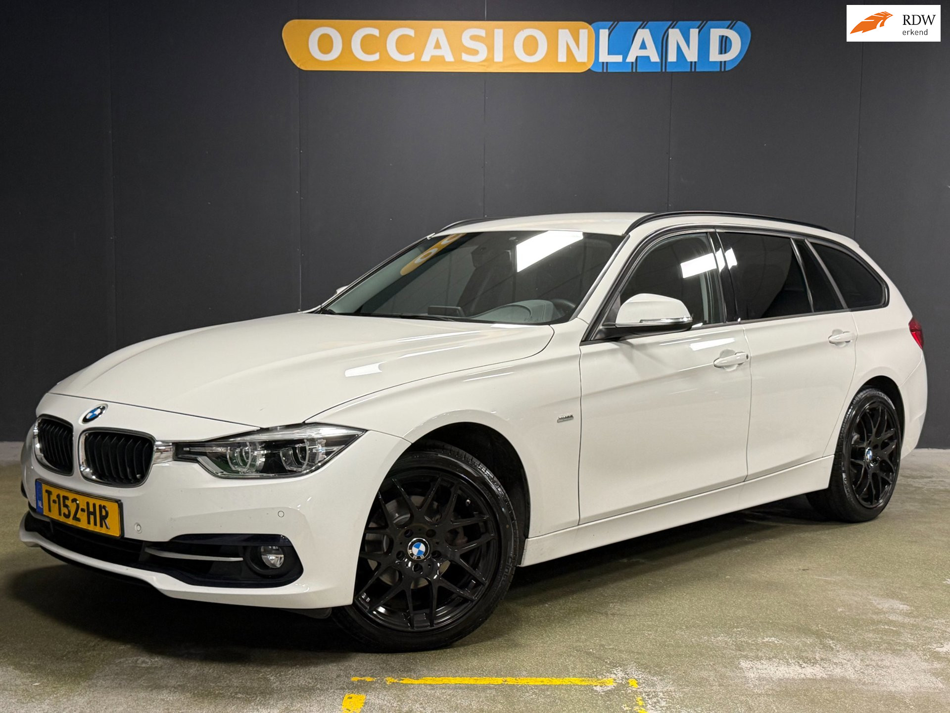 BMW 320i xDrive 320i xDrive|PDC|LED|CRUISE|STOELV|BLUETOOTH|NAVI|SFEER|18INCH| 2018 - voorkant