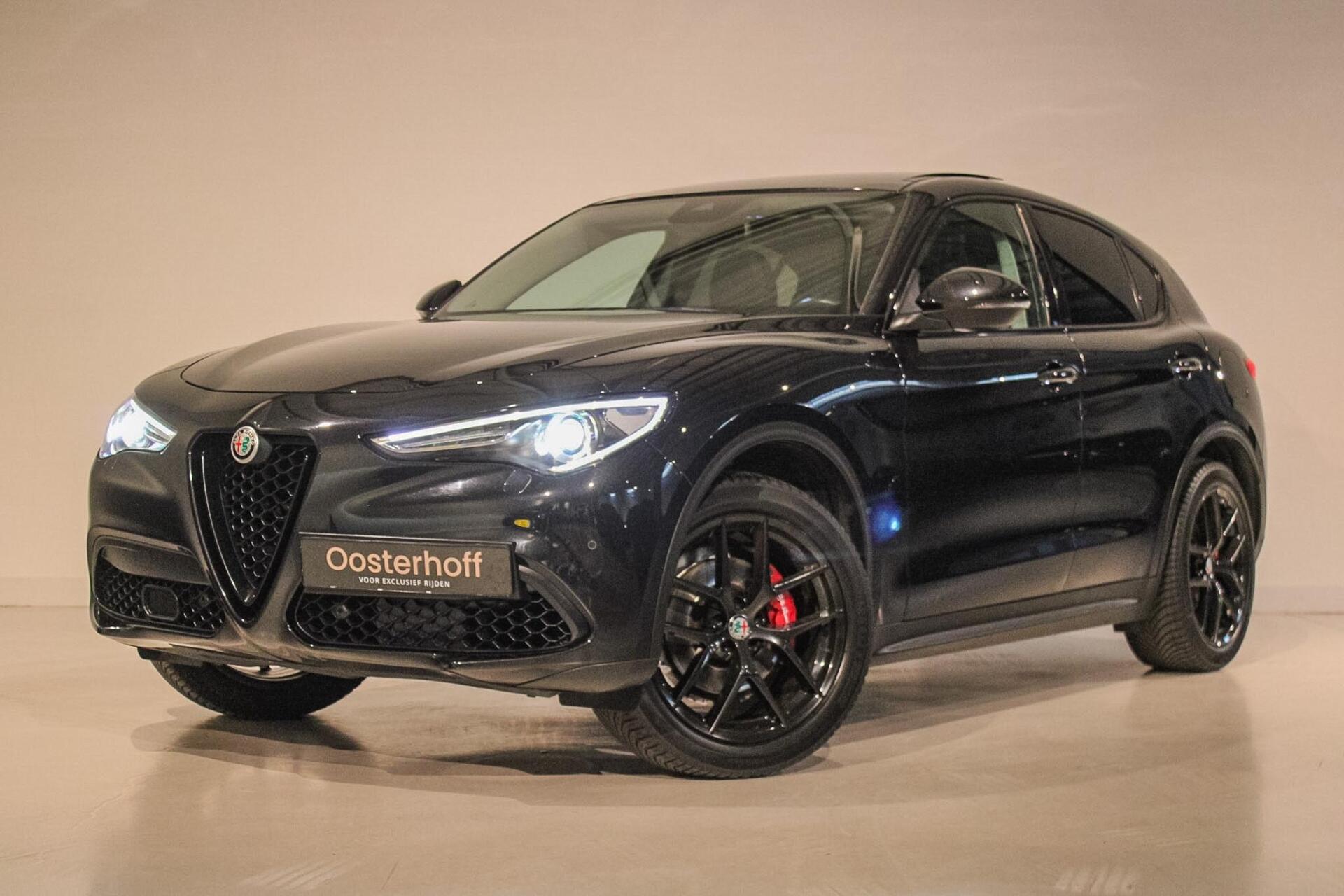 Alfa Romeo Stelvio 2.0 T AWD Q4 First Edition PANO | LEER 2017 - voorkant