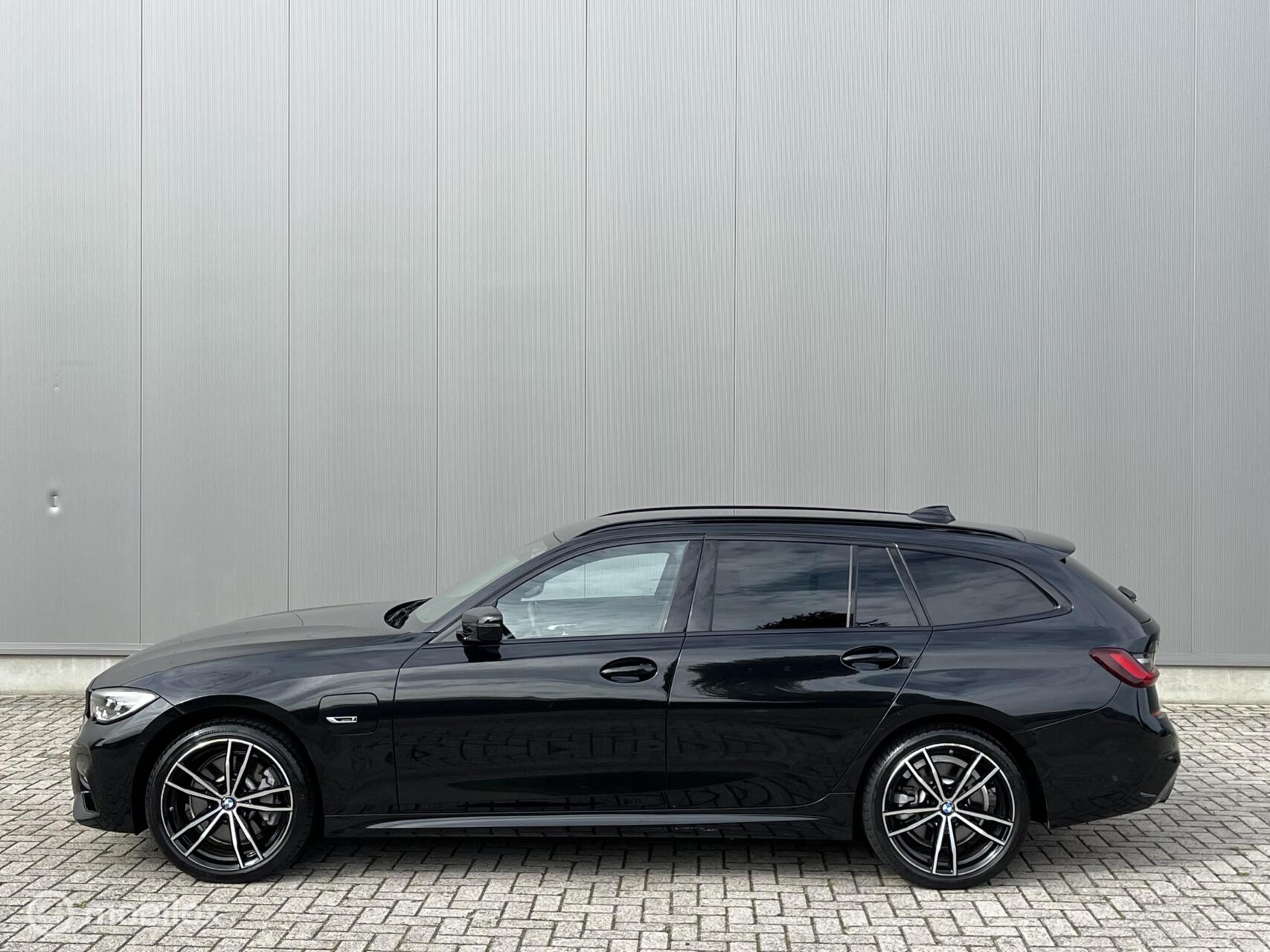 Foto van BMW 330e xDrive