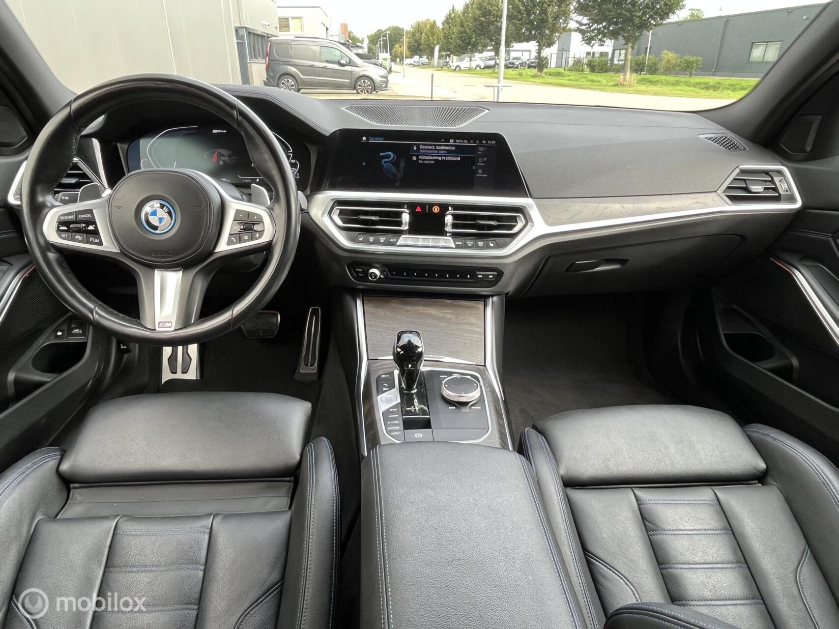 Foto van BMW 330e xDrive