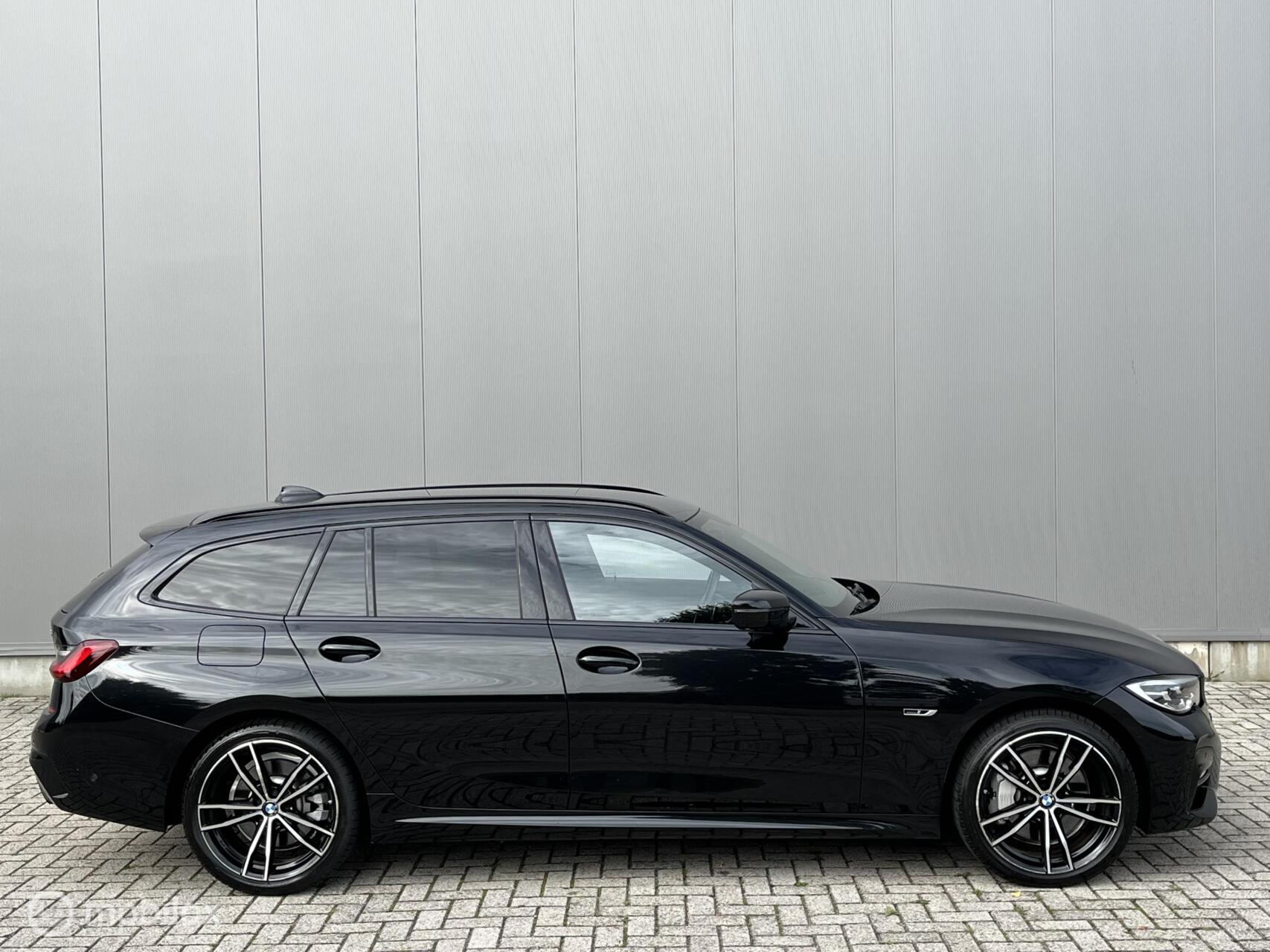 Foto van BMW 330e xDrive
