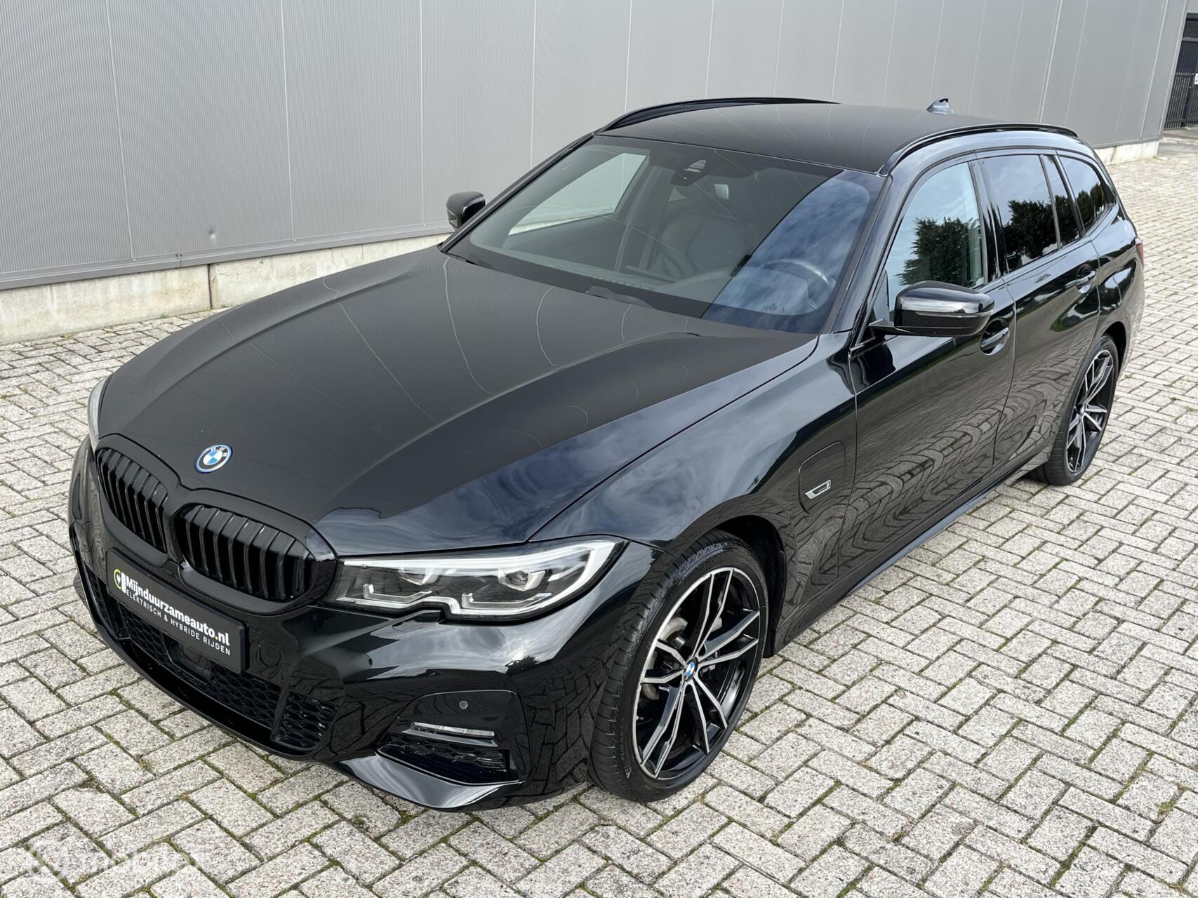Foto van BMW 330e xDrive