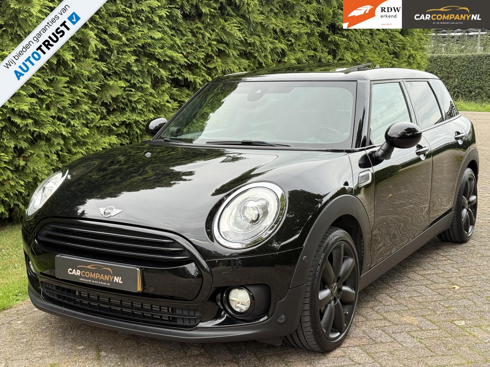 Mini Clubman Cooper Cooper| AUT|Black- on- black|Pano dak|H/K Audio 2018 - voorkant