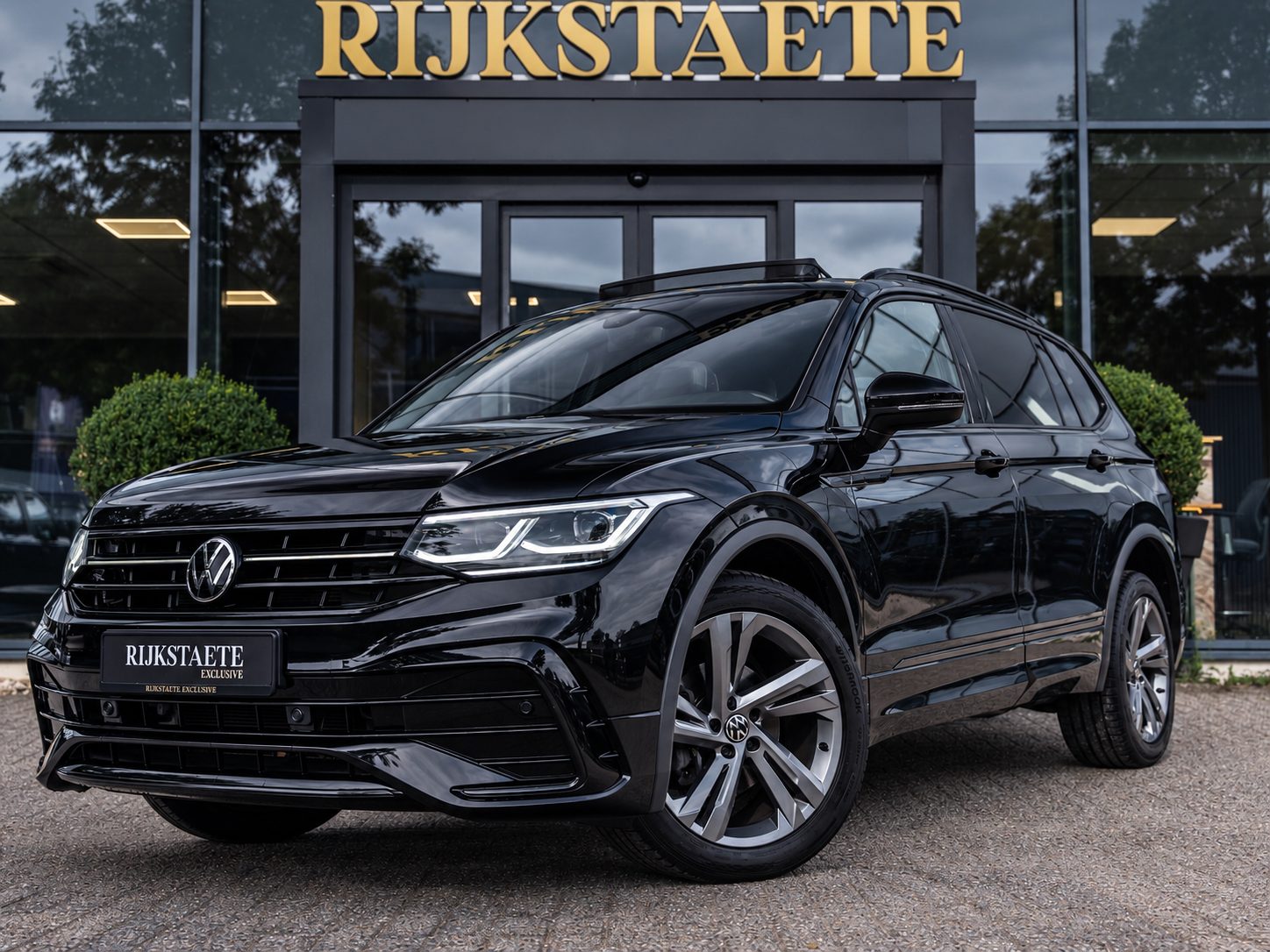 Volkswagen Tiguan Allspace 1.5 TSI R-Line Business 7p. 2023 - voorkant