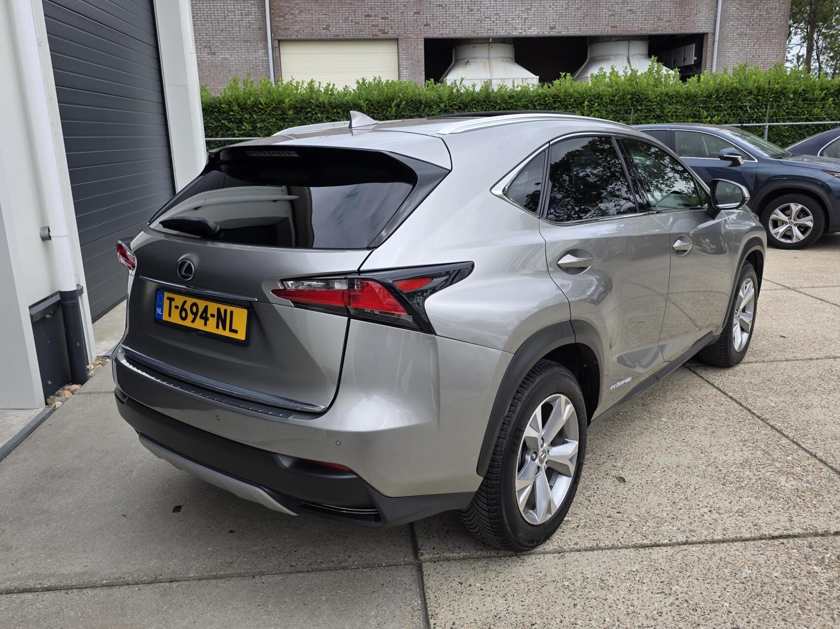Foto van Lexus Lexus Nx300h