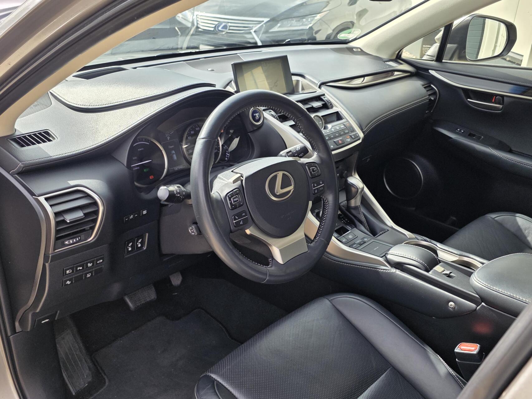 Foto van Lexus Lexus Nx300h