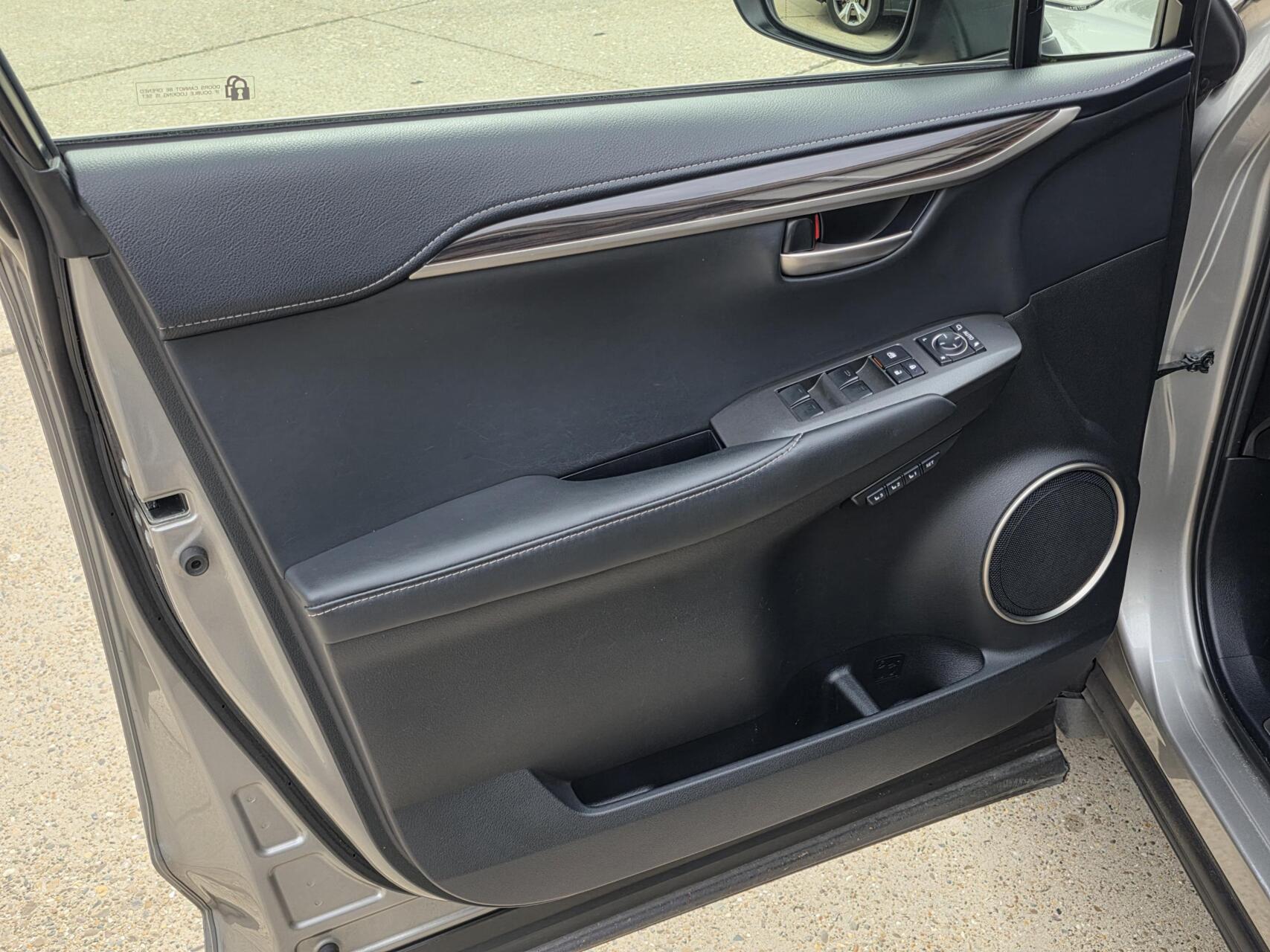 Foto van Lexus Lexus Nx300h