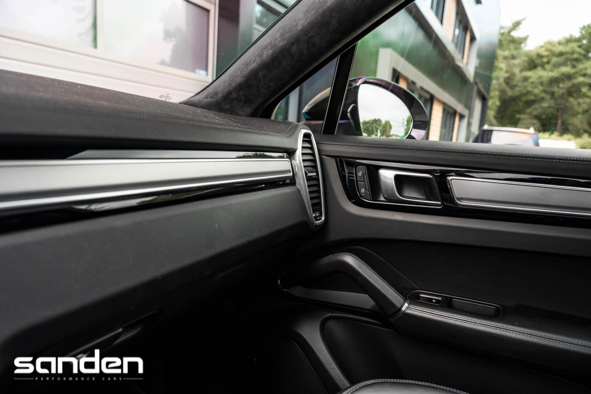 Foto van Porsche Cayenne E-hybrid