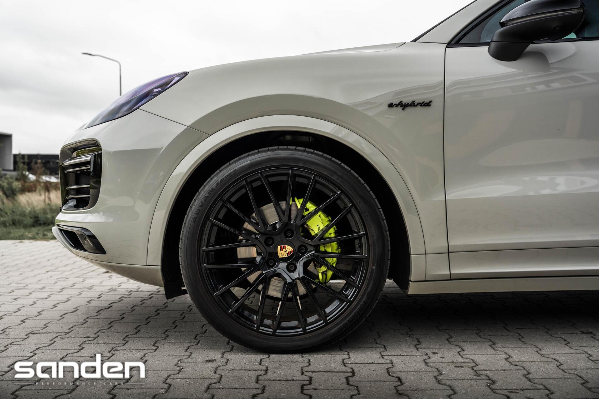 Foto van Porsche Cayenne E-hybrid