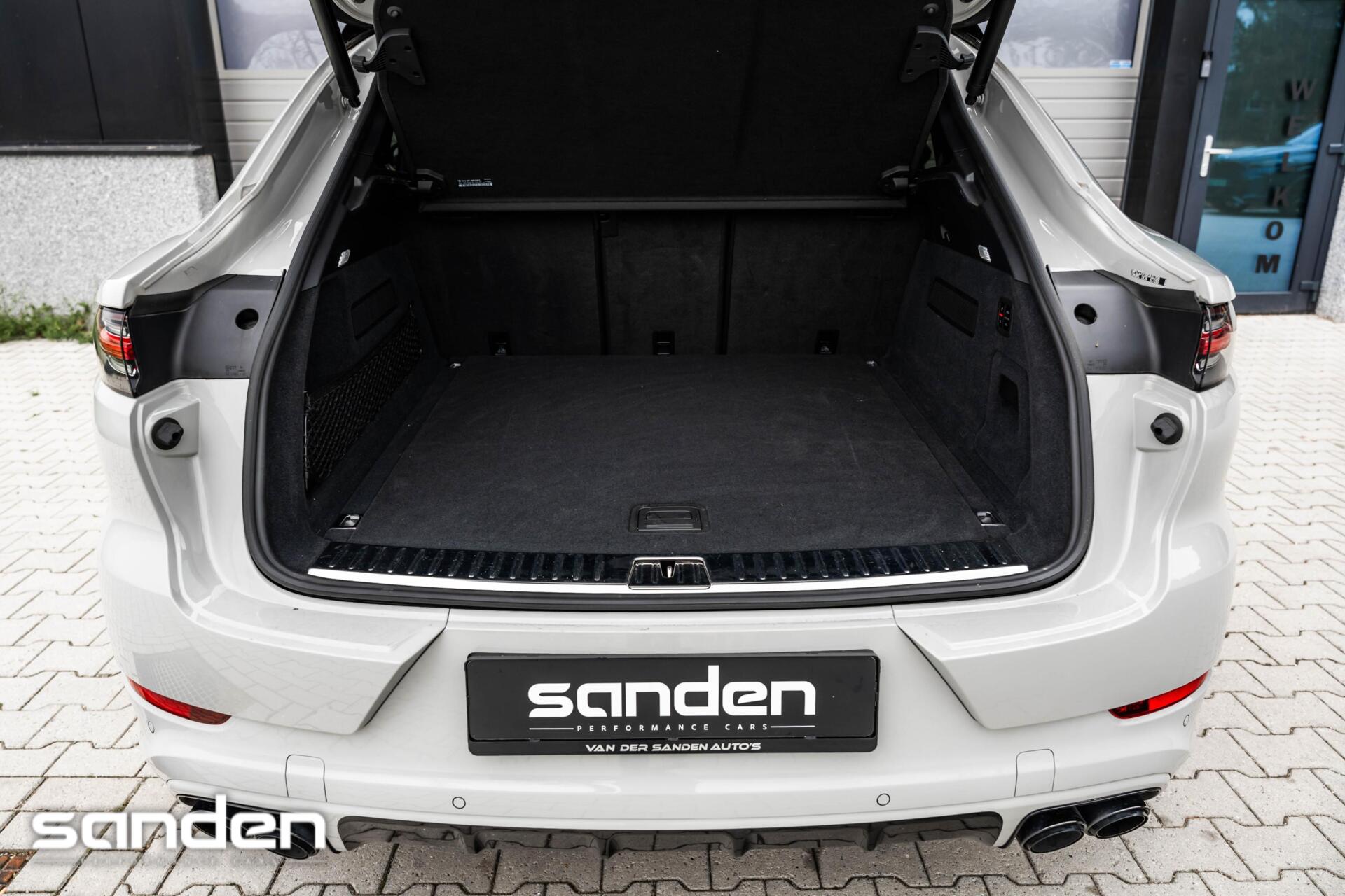 Foto van Porsche Cayenne E-hybrid