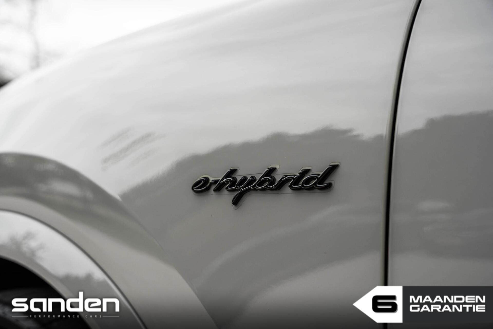 Foto van Porsche Cayenne E-hybrid