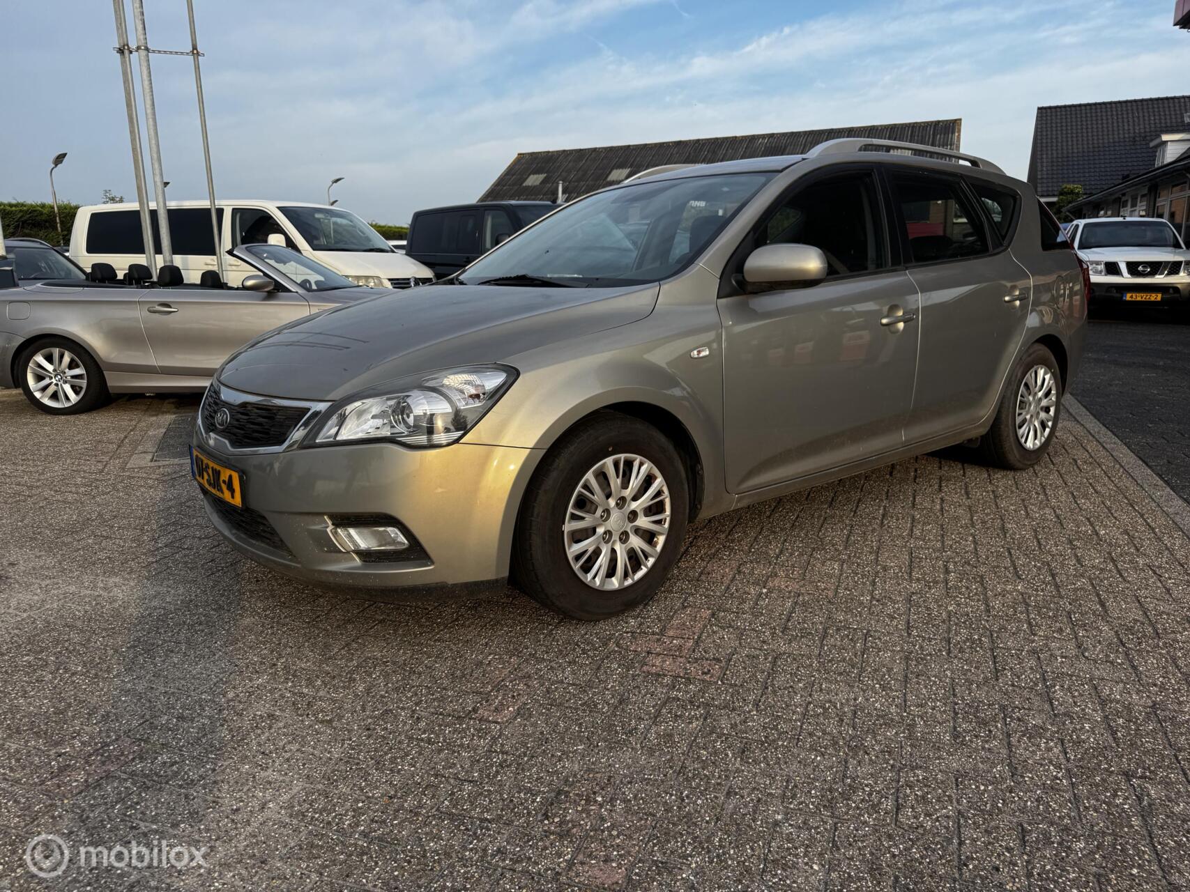 Kia Cee D 1.4 CVVT Navigator Plus Pack 2011 - voorkant