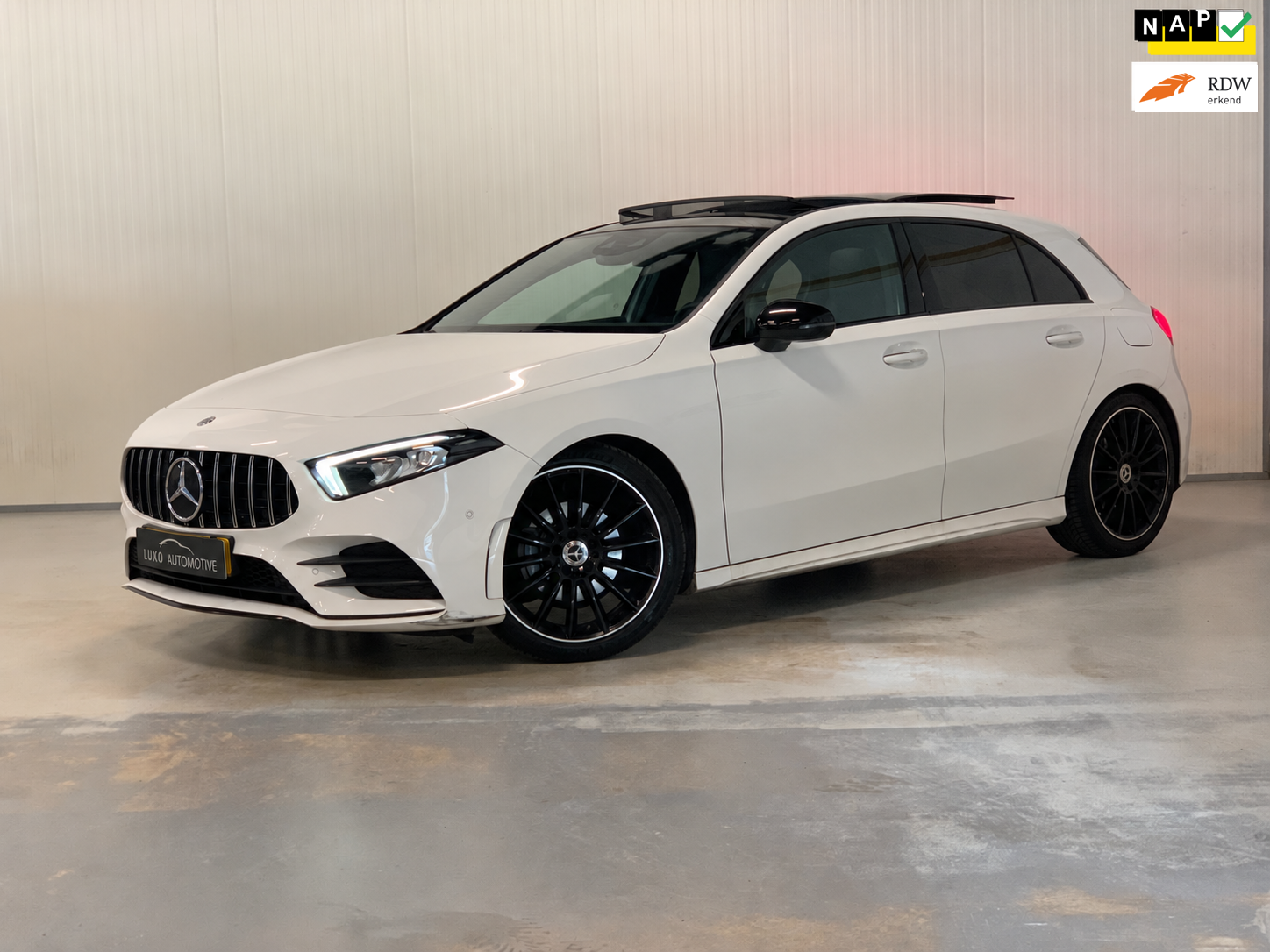 Mercedes-Benz A 200 200 Launch Edition Premium | AMG/NIGHT | PANO | AMBIANCE | DAB | CAMERA 2018 - voorkant