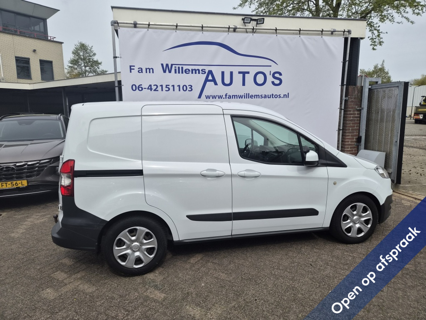 Ford Transit Courier 1.5 TDCI schuifdeur Airco Trekhaak 2016 - voorkant